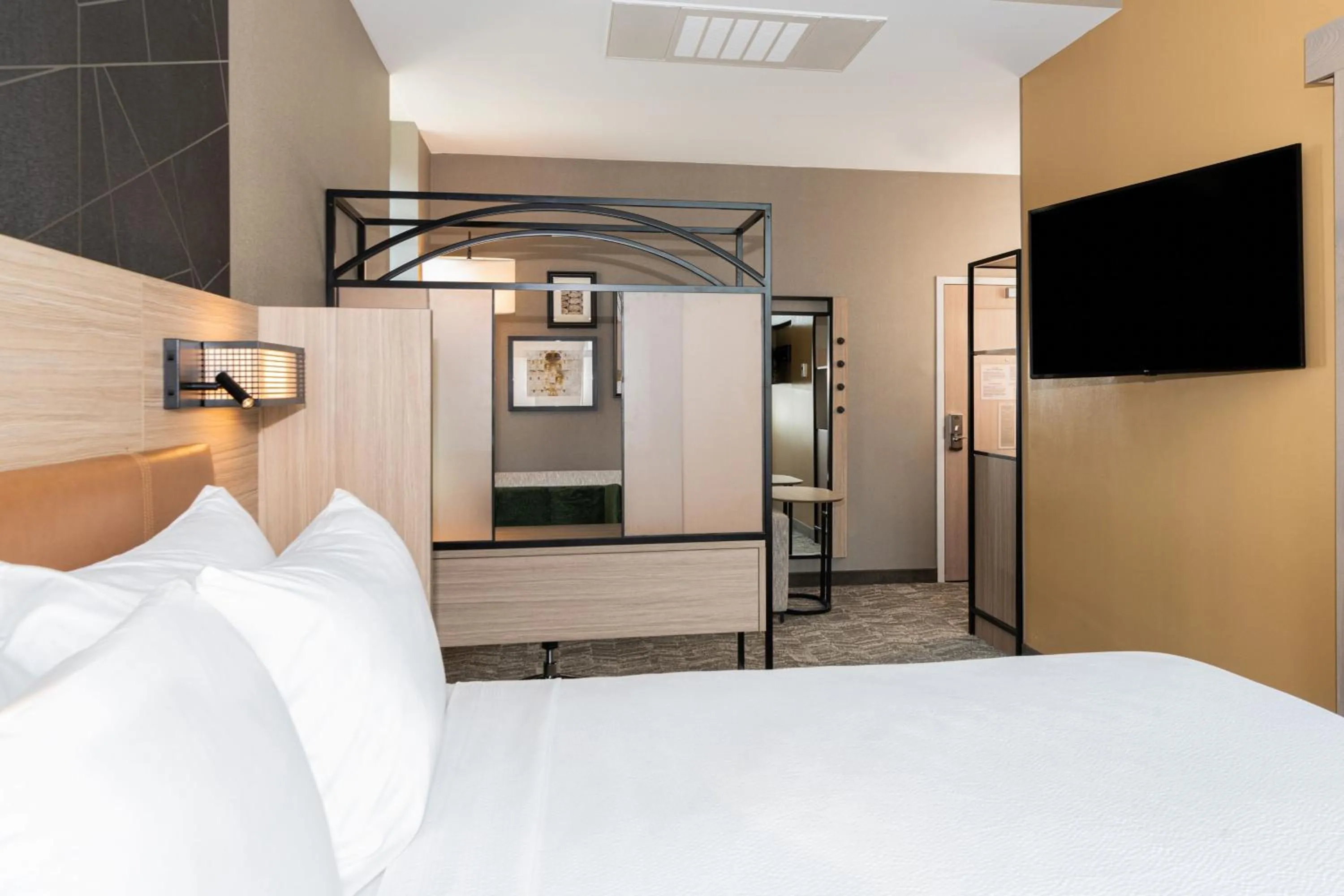 Photo of the whole room, Bed in SpringHill Suites by Marriott Baltimore Downtown Convention Center Area