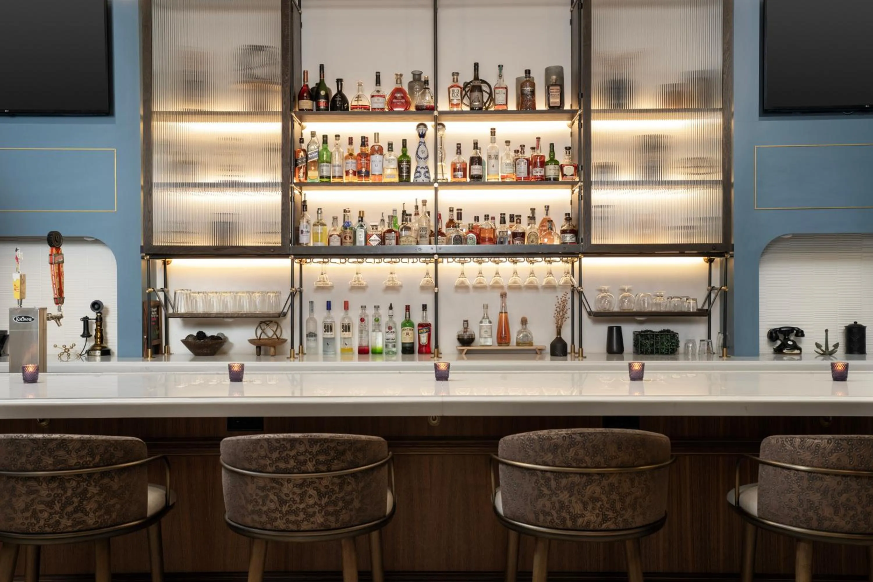 Lounge or bar in SpringHill Suites by Marriott Baltimore Downtown Convention Center Area