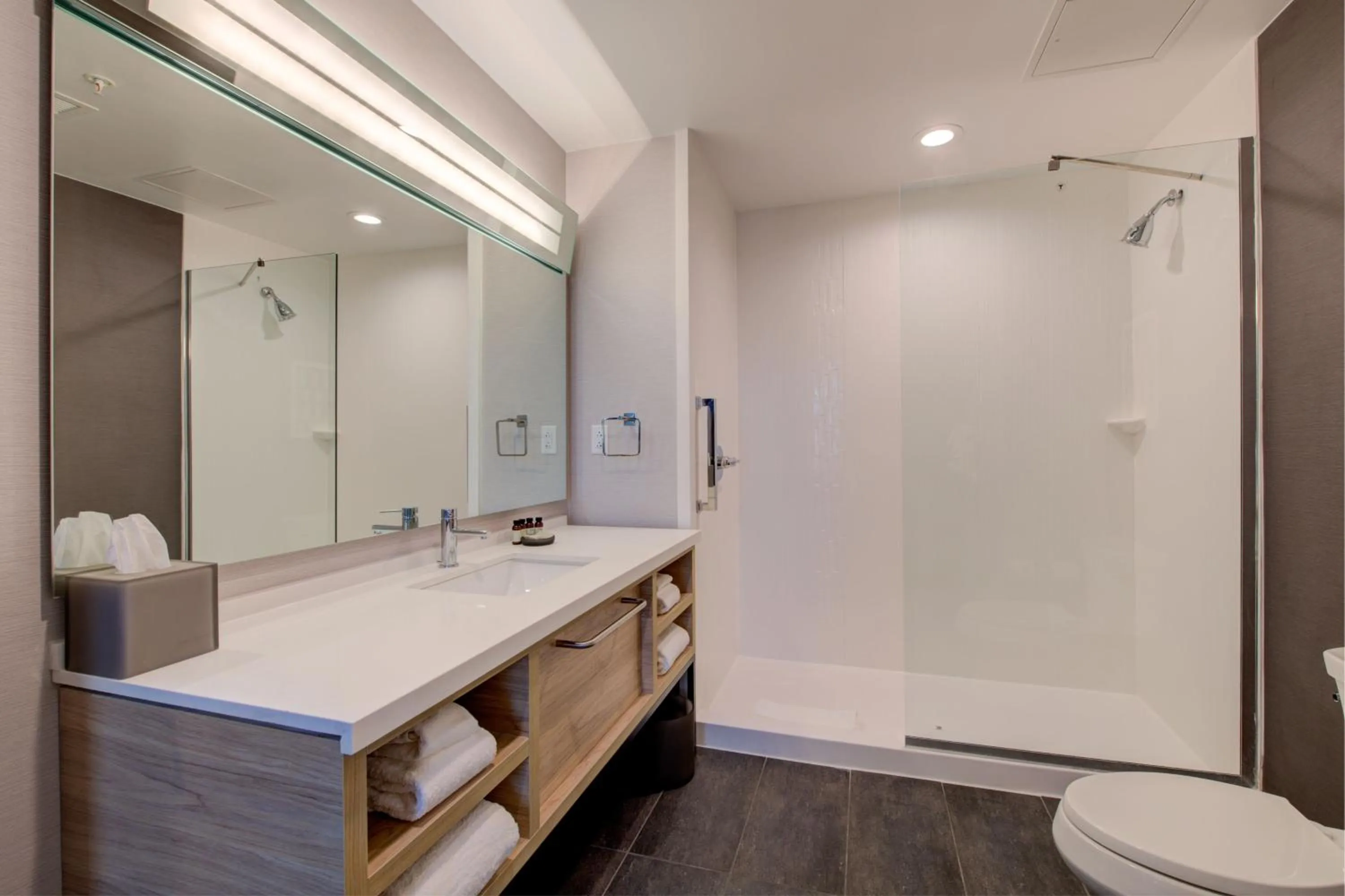 Bathroom in The Threefoot Hotel, Meridian, a Tribute Portfolio Hotel