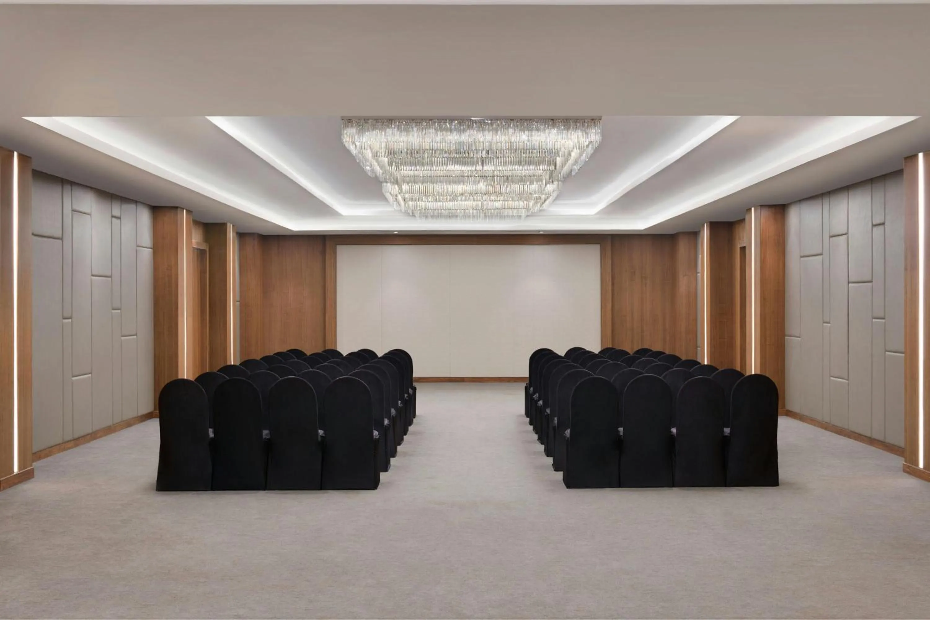 Meeting/conference room in Courtyard by Marriott Mahabaleshwar