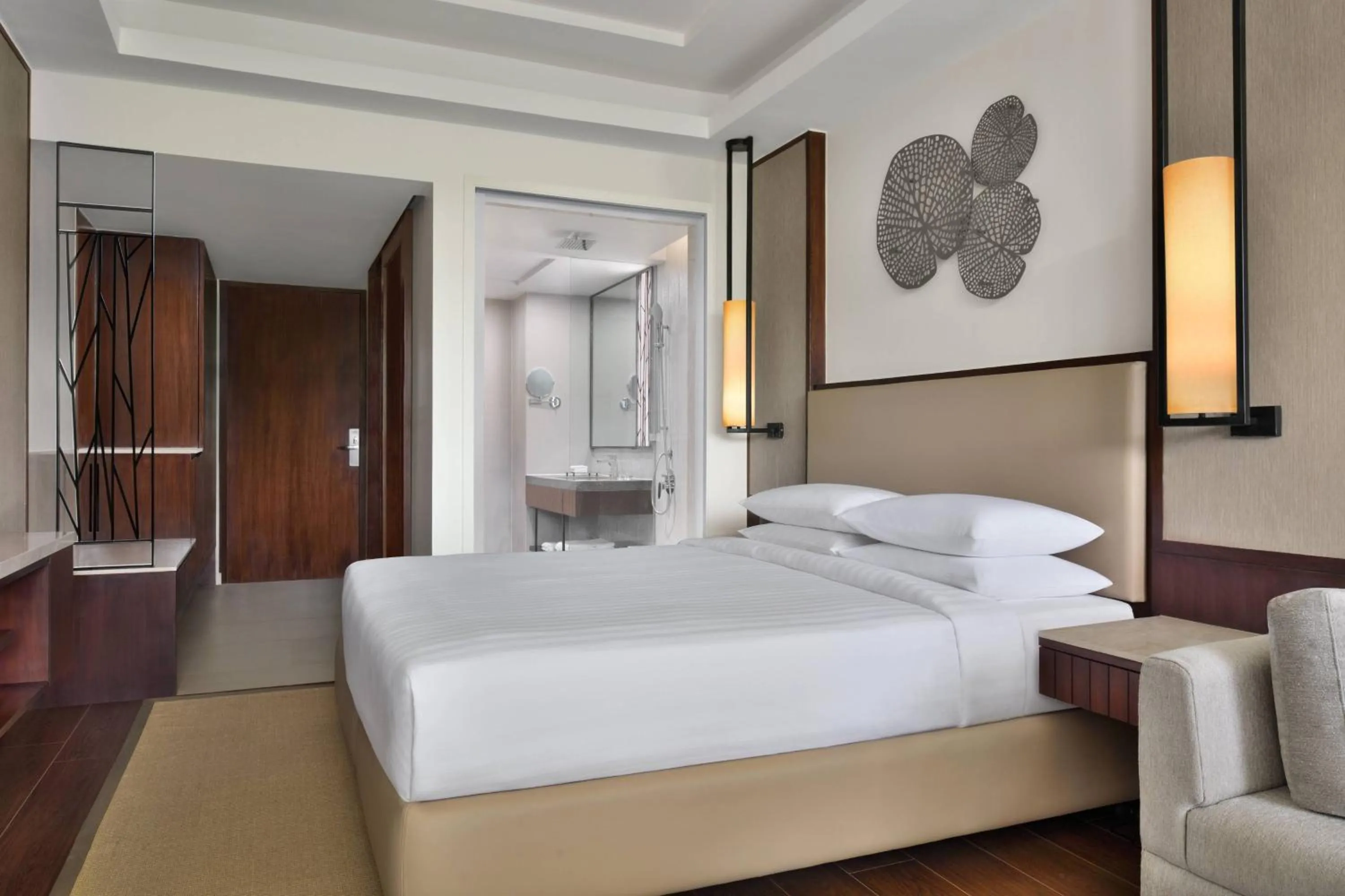 King Room with Balcony and Mountain View in Courtyard by Marriott Mahabaleshwar