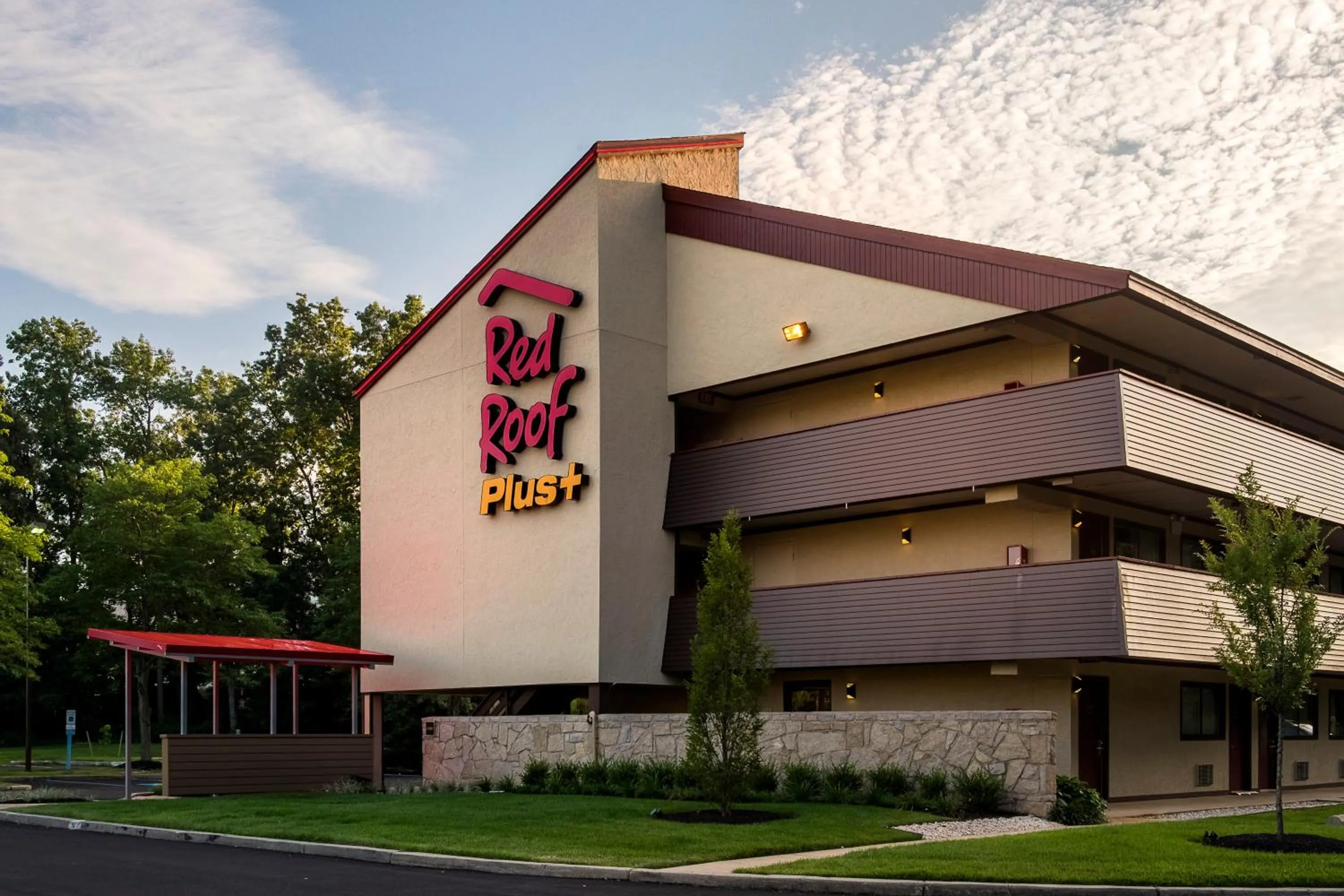 Property building in Red Roof Inn PLUS+ Wilmington - Newark