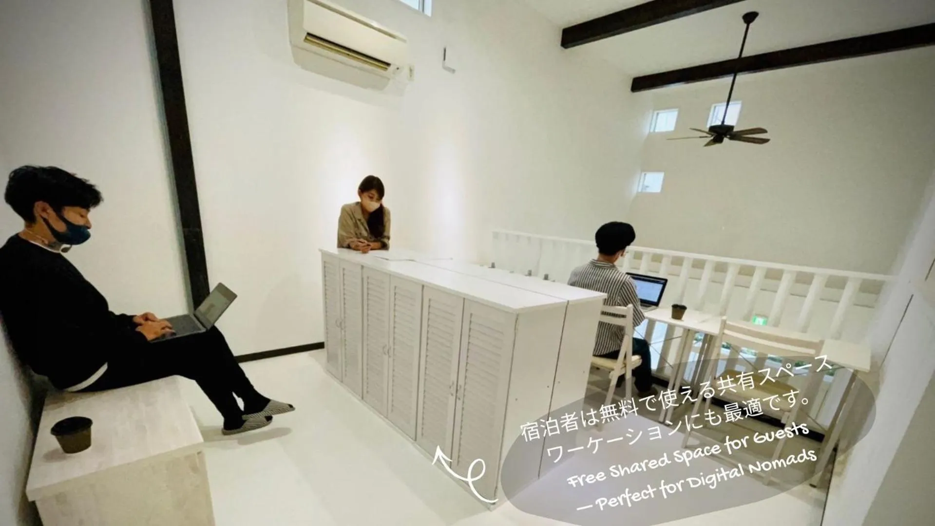 Area and facilities in En- Hostel & Café bar