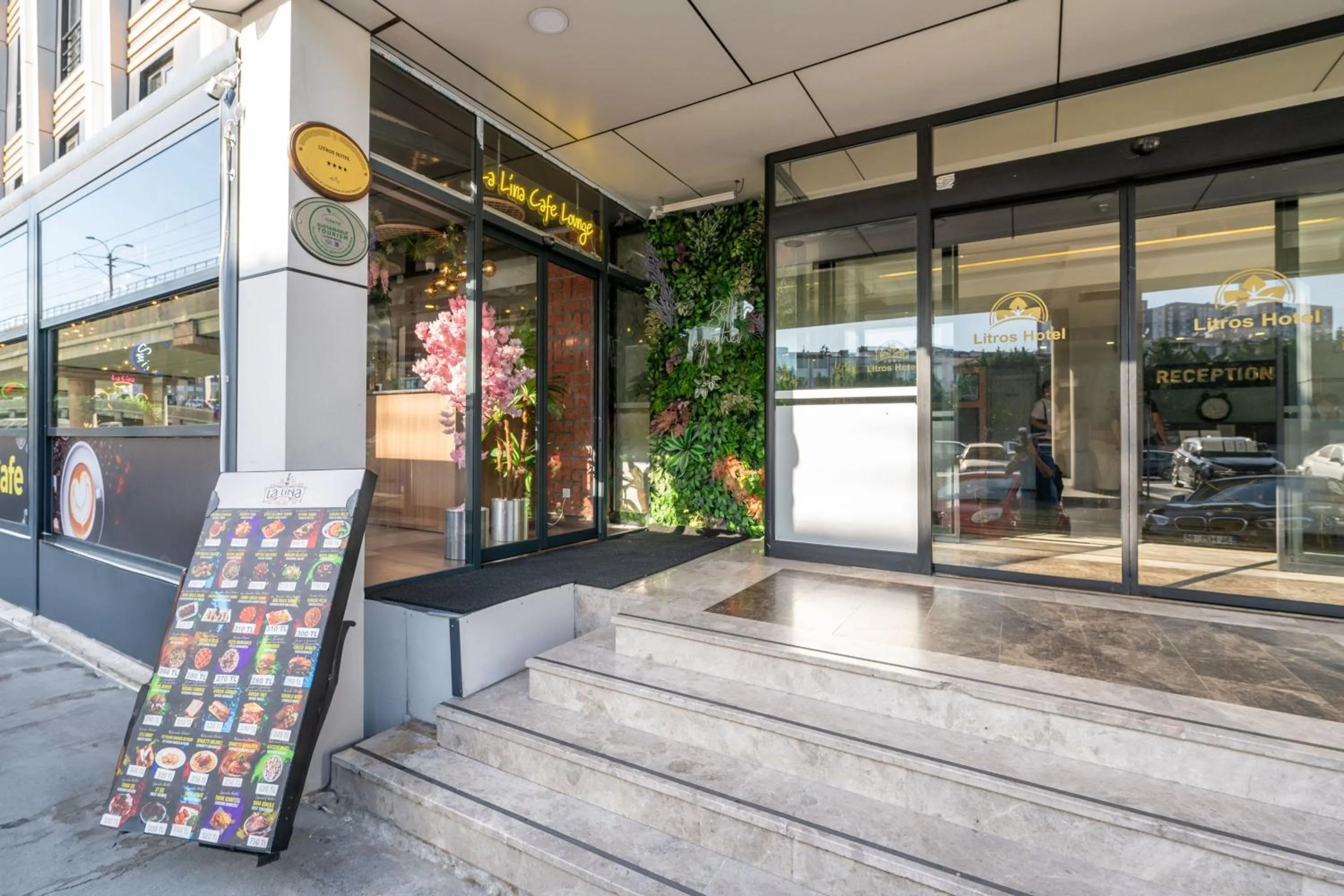 Restaurant/places to eat in Litros Hotel & Spa