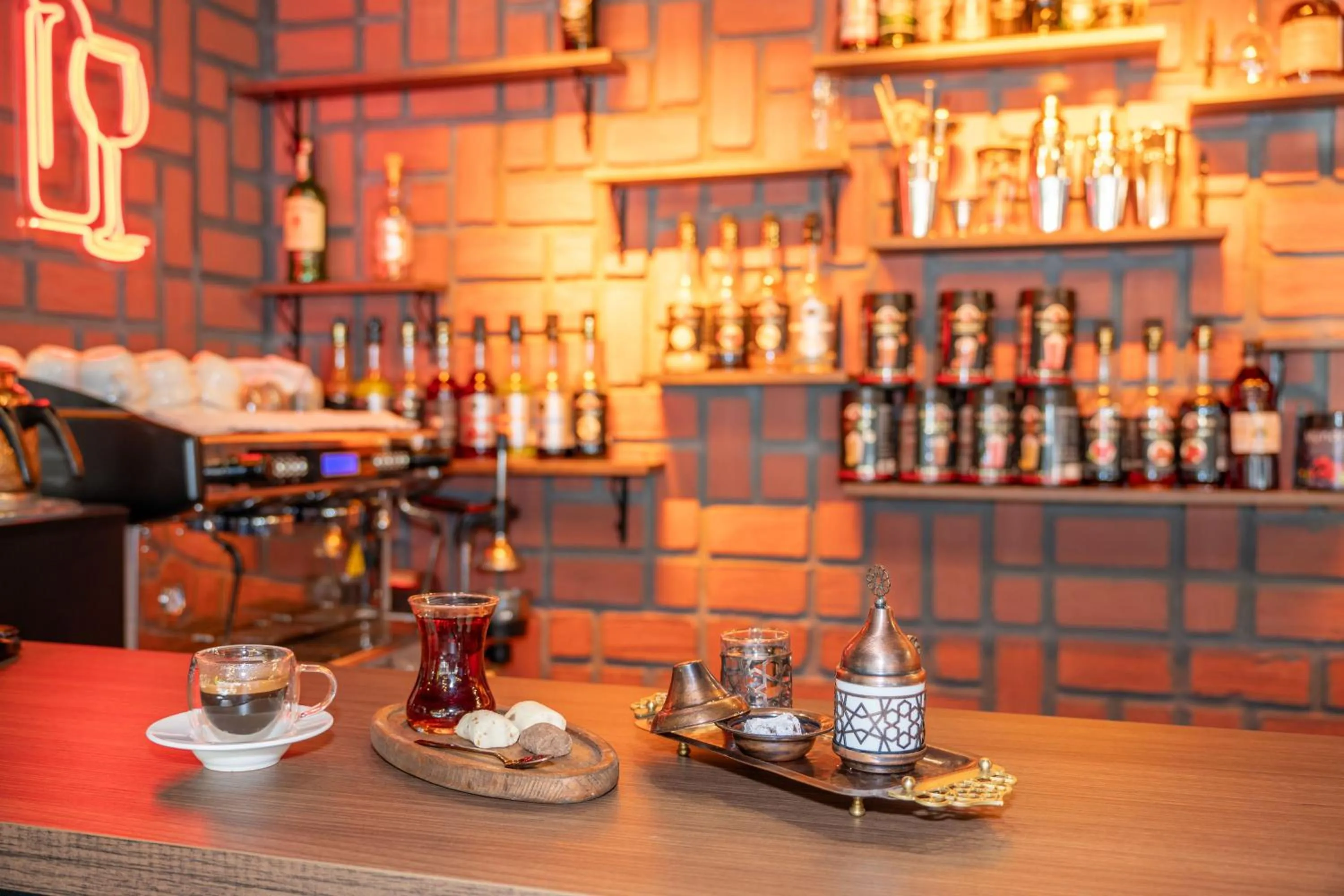 Restaurant/places to eat in Litros Hotel & Spa