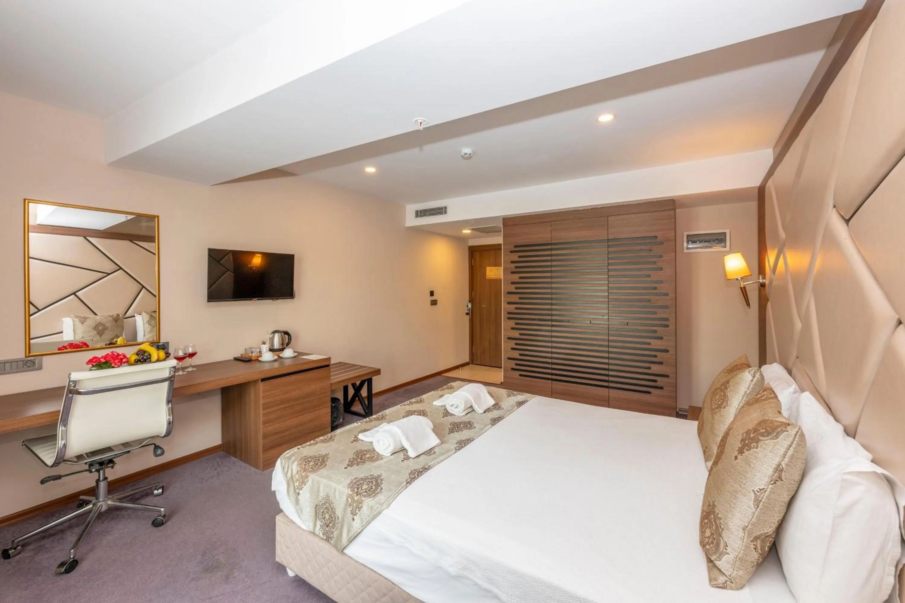 Massage, Bed in Litros Hotel & Spa