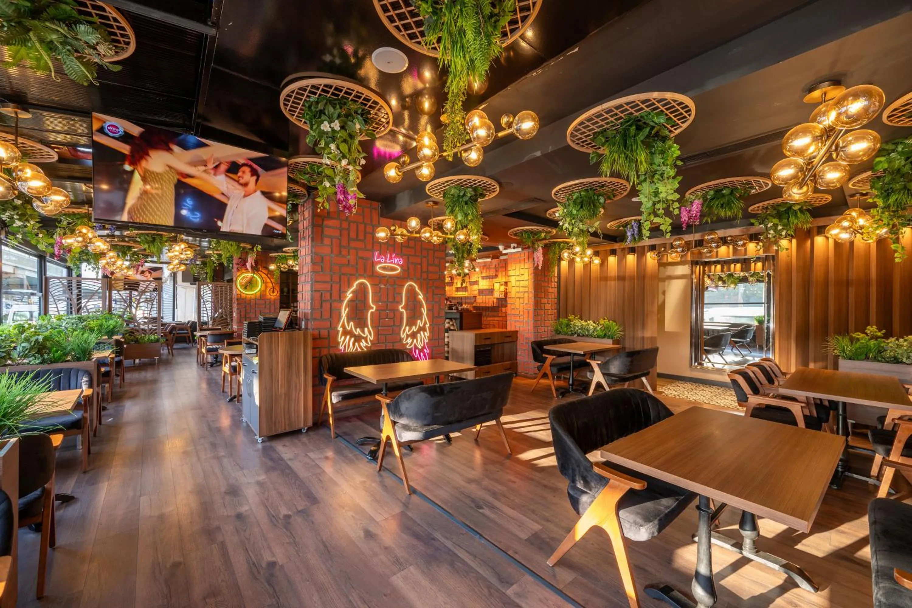 Restaurant/places to eat in Litros Hotel & Spa