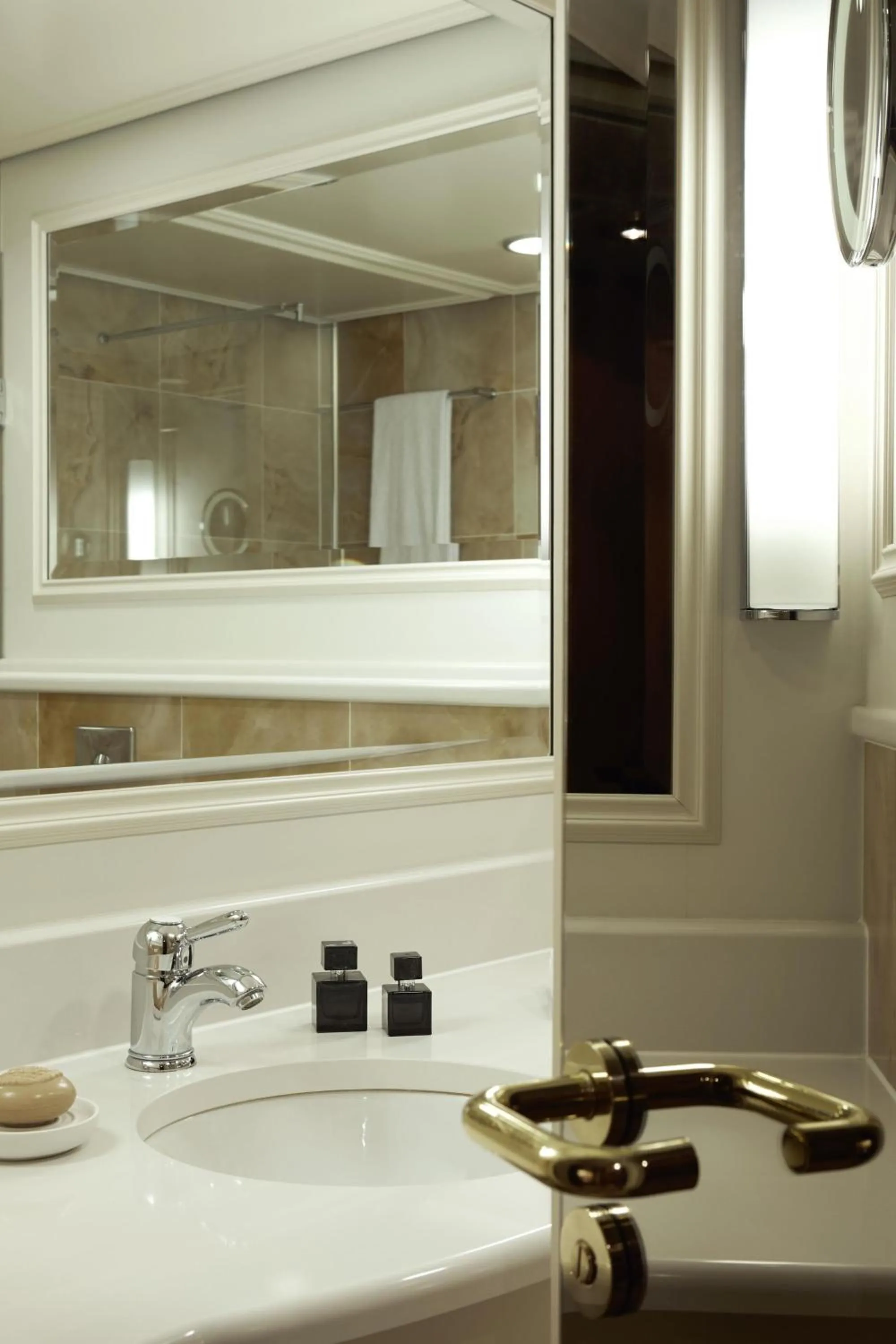 Bathroom in Parkhotel Gütersloh