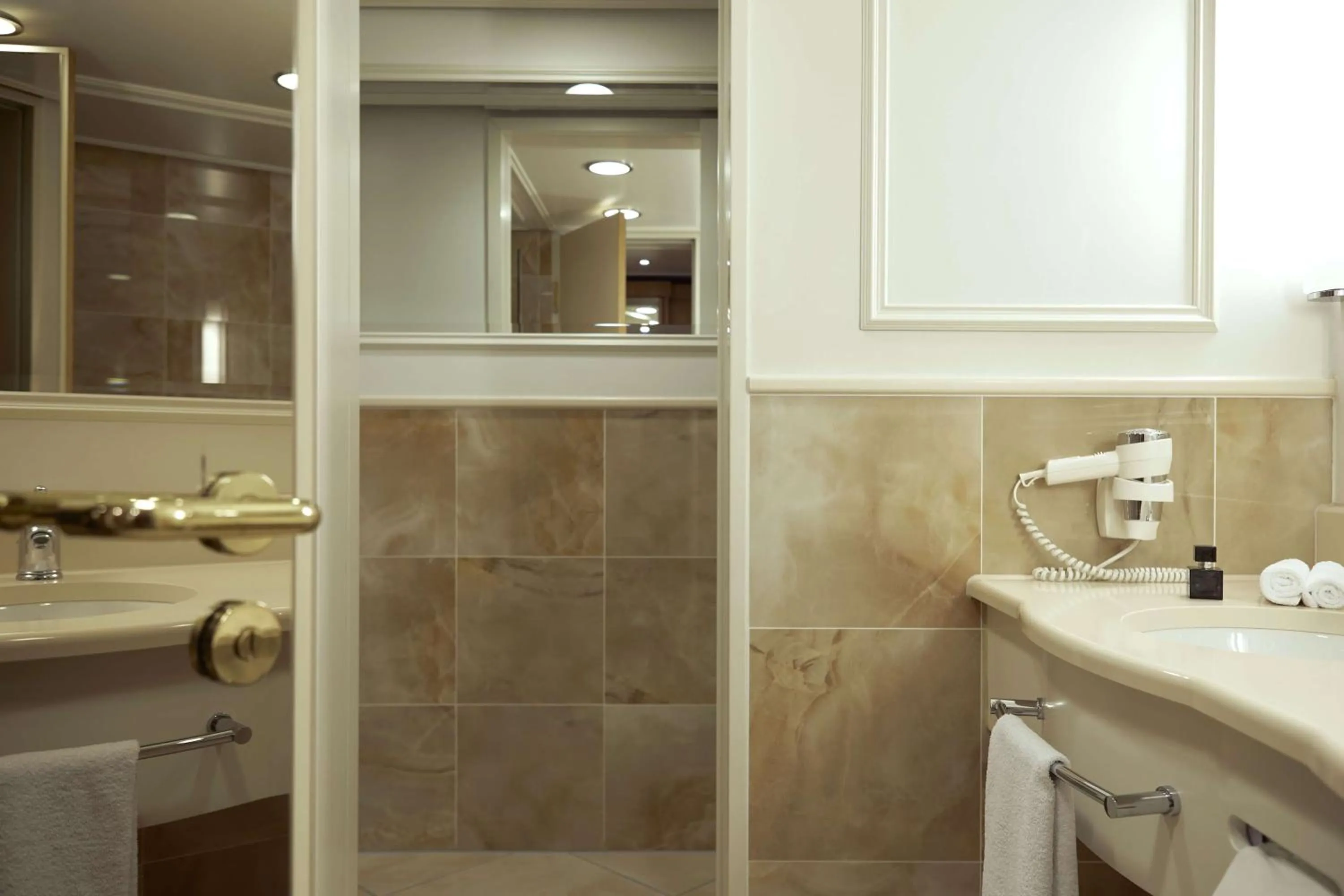 Bathroom in Parkhotel Gütersloh