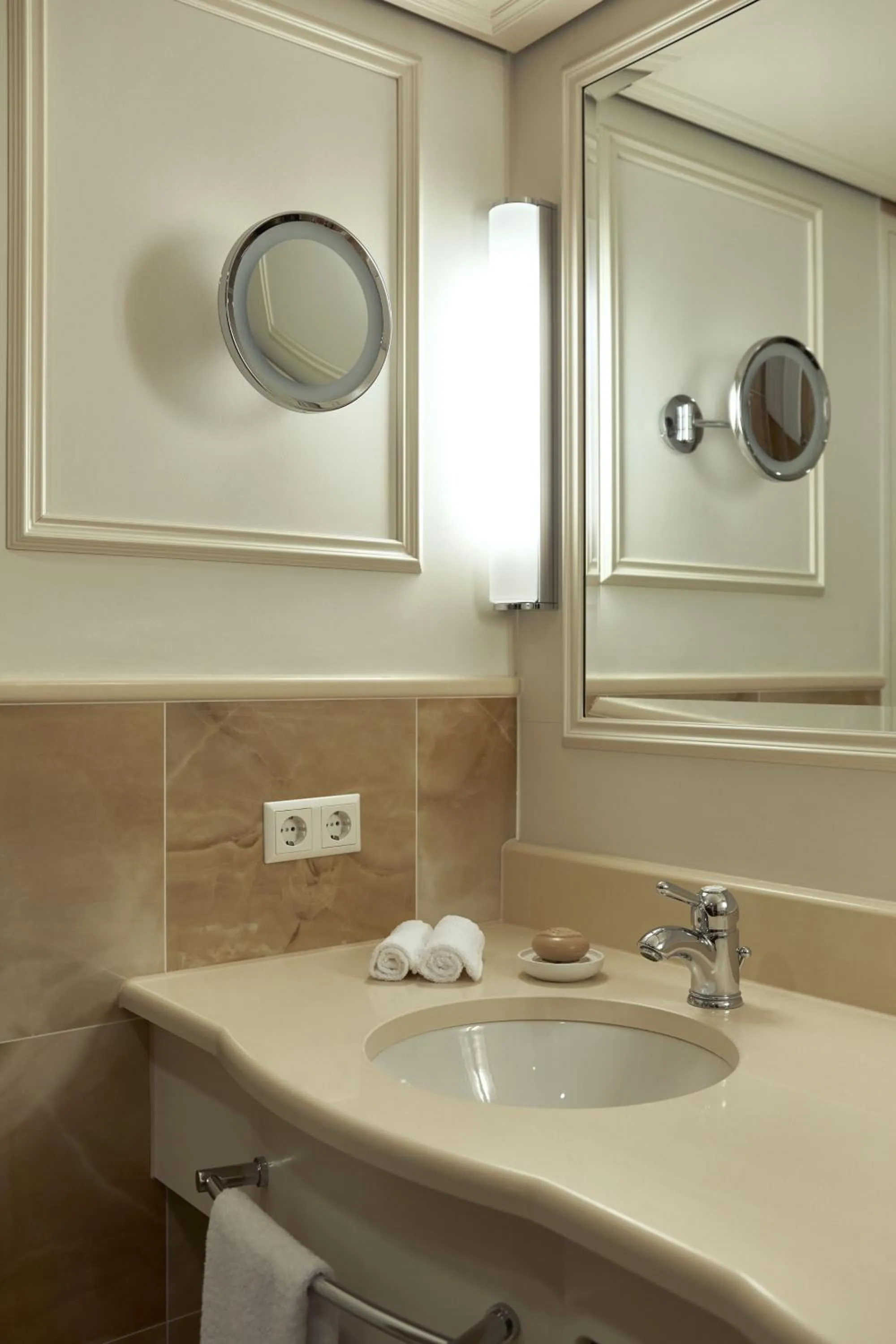 Bathroom in Parkhotel Gütersloh