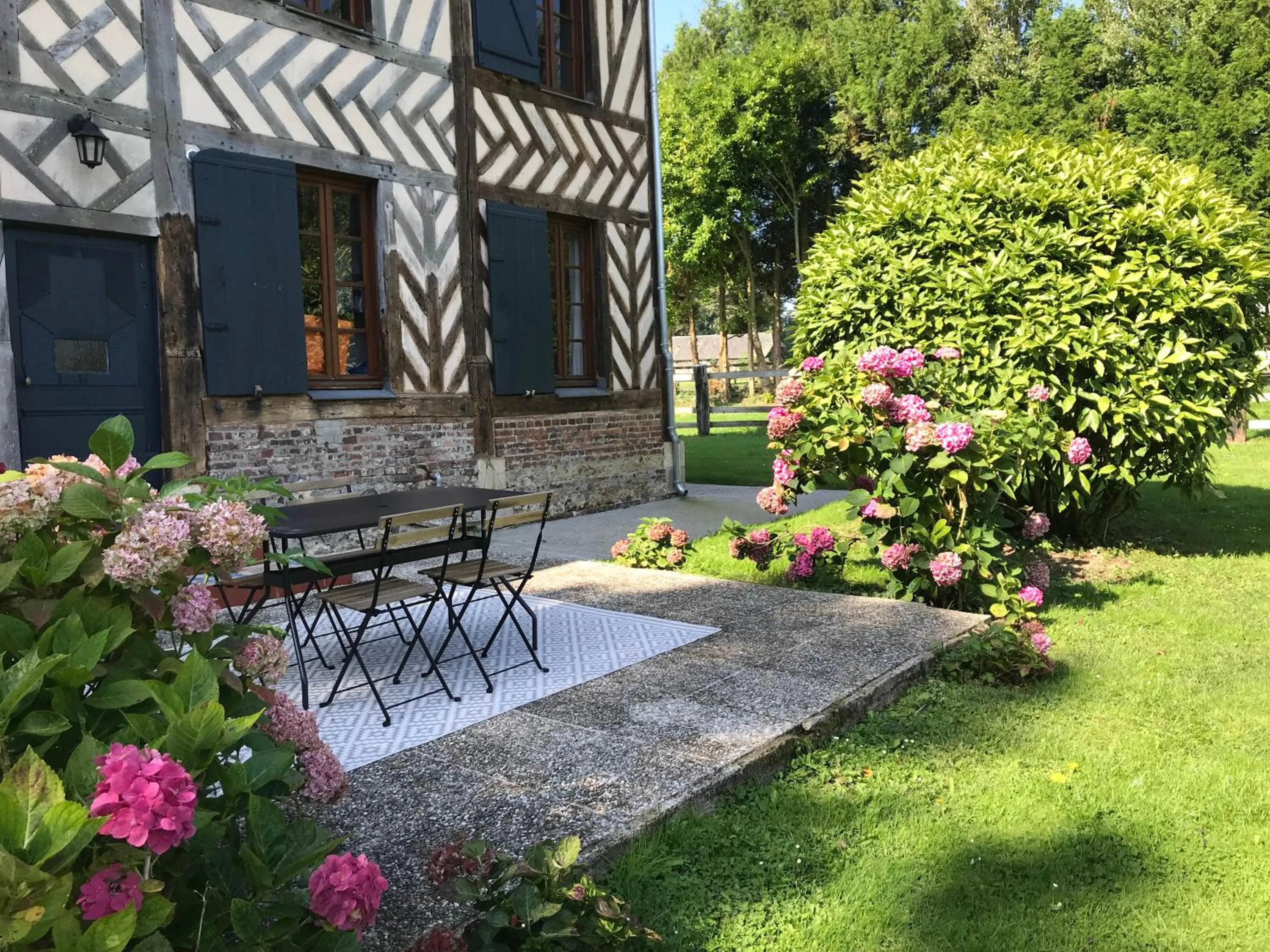 Patio in Le Domaine des Volets bleus