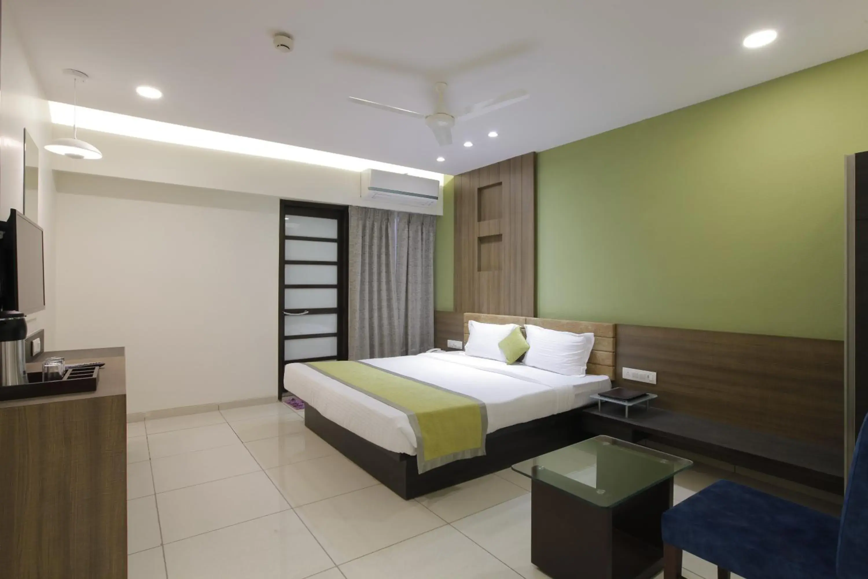 Deluxe Double Room - single occupancy in HOTEL THE LOTUS PARK Deluxe Double Room - single occupancy in HOTEL THE LOTUS PARK