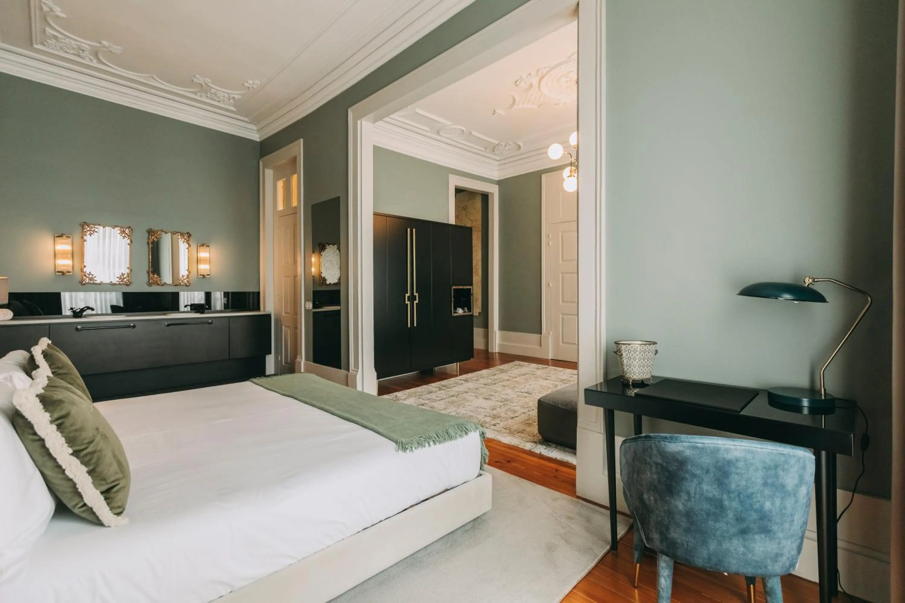 Bedroom, Bed in Torel Royal Court