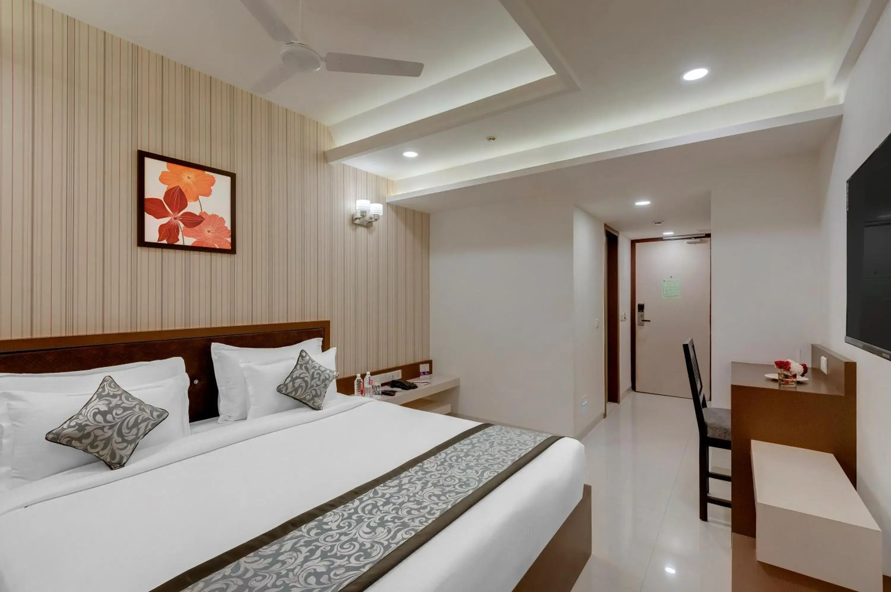 Deluxe Room - single occupancy in Click Collection Jaipur, Sindhi Camp Deluxe Room - single occupancy in Click Collection Jaipur, Sindhi Camp