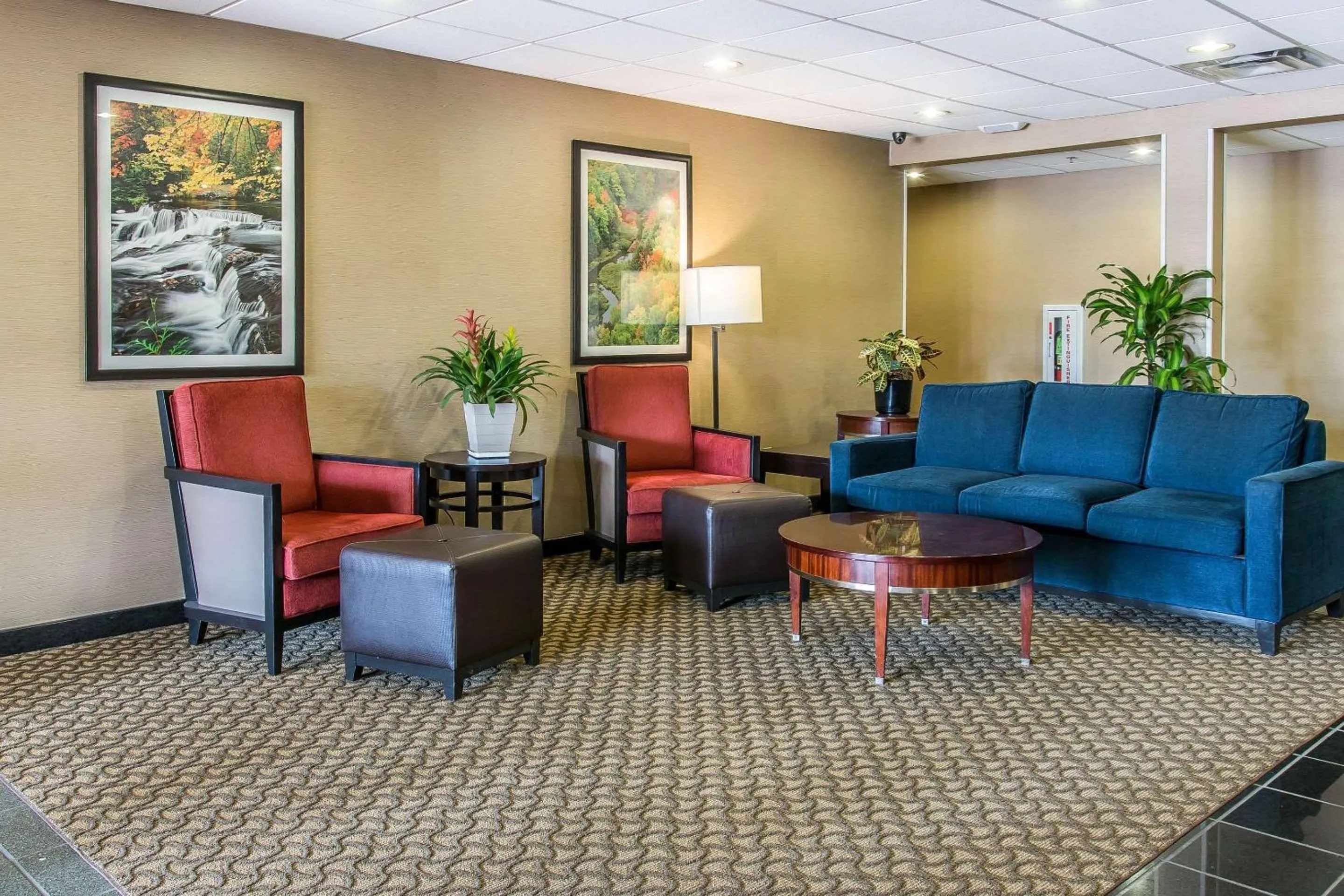 Lobby or reception in Comfort Suites Wixom - Novi