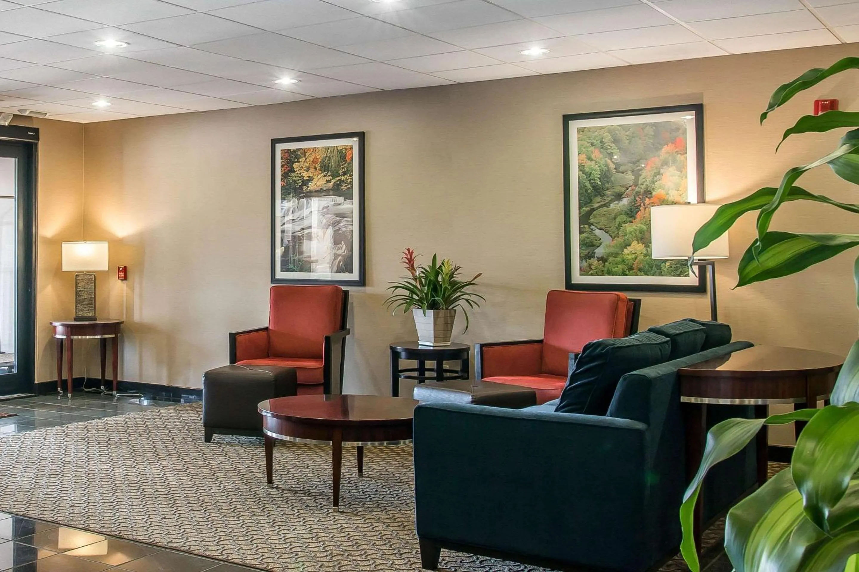 Lobby or reception in Comfort Suites Wixom - Novi