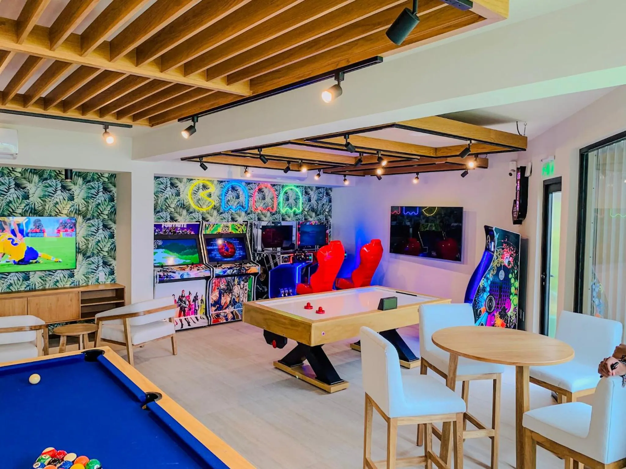 Billiard in Wyndham Grand Cancun All Inclusive Resort & Villas