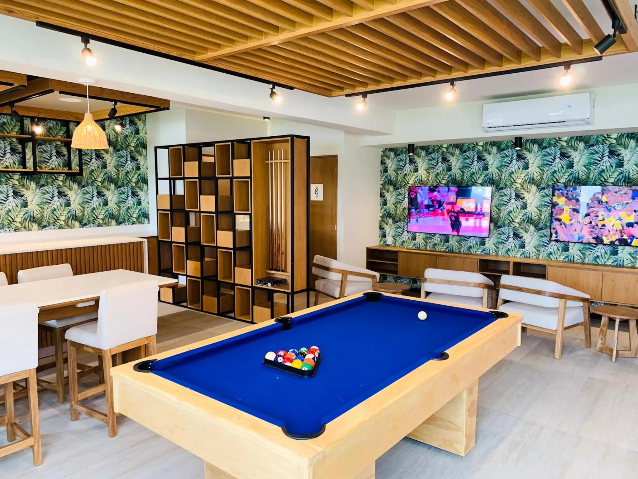 Billiard in Wyndham Grand Cancun All Inclusive Resort & Villas