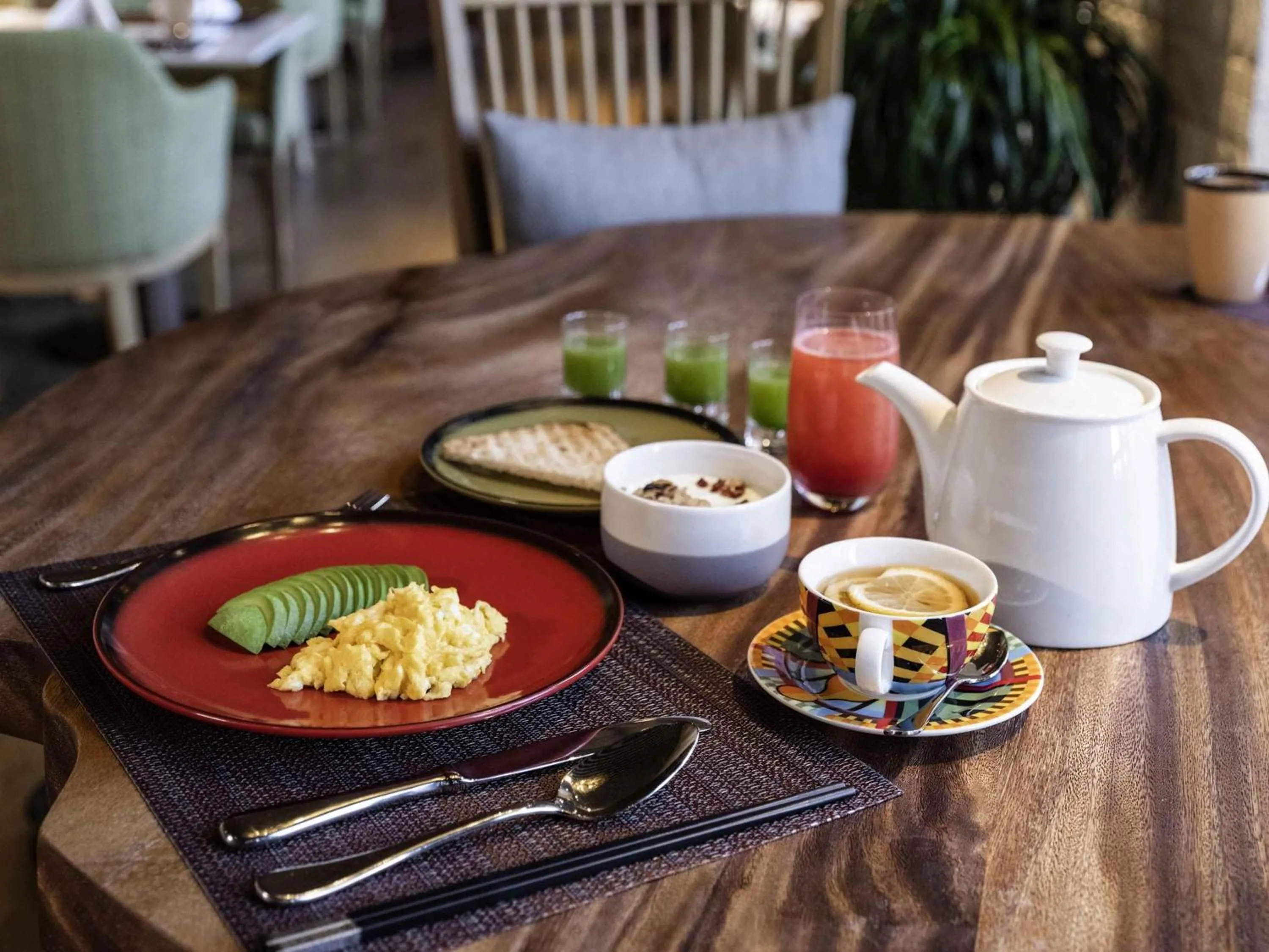 Breakfast in Pullman Dali