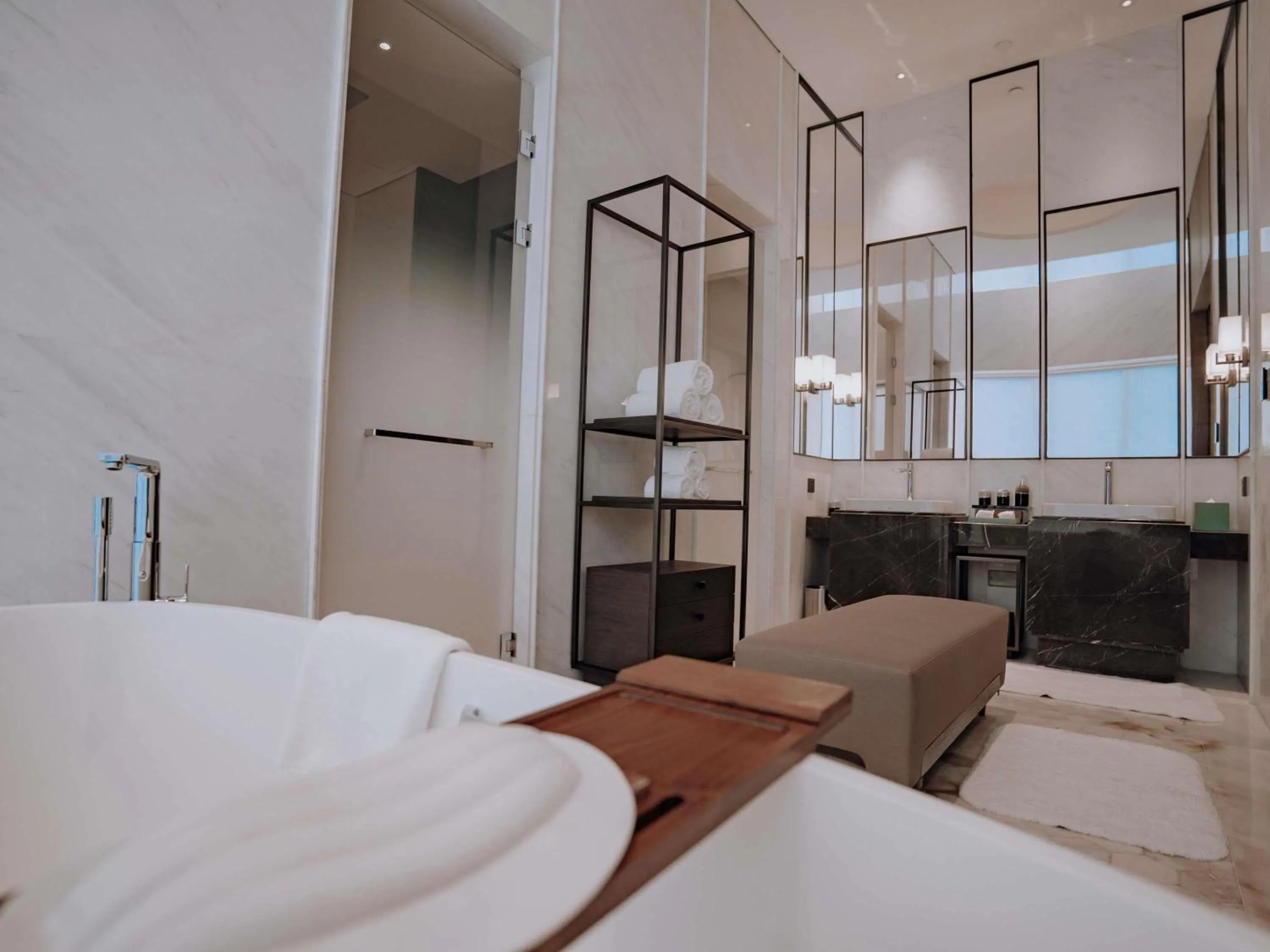 Bedroom, Bed in Pullman Dali