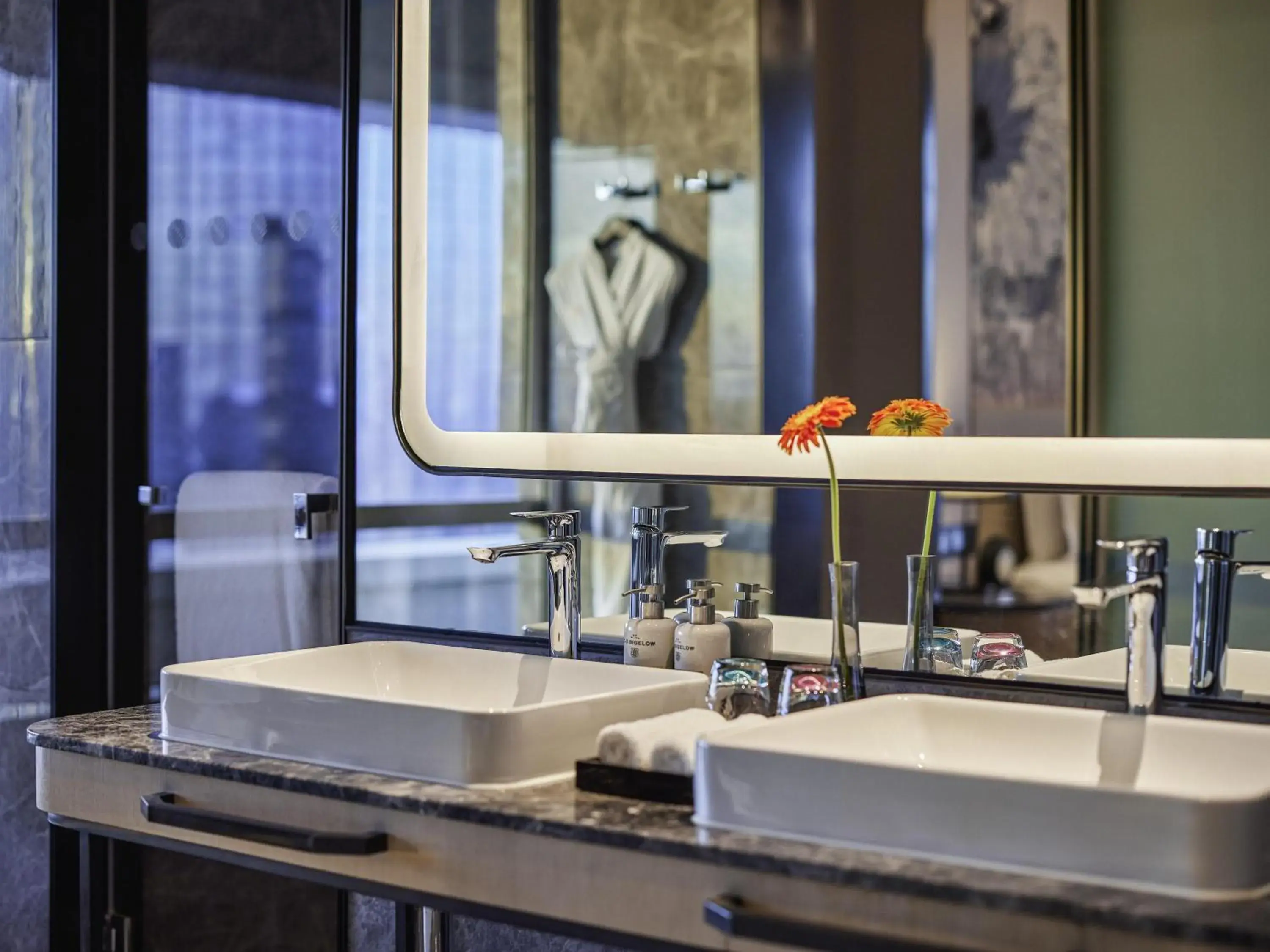 Deluxe King Suite with Lounge Access in Pullman Suzhou Taicang Deluxe King Suite with Lounge Access in Pullman Suzhou Taicang