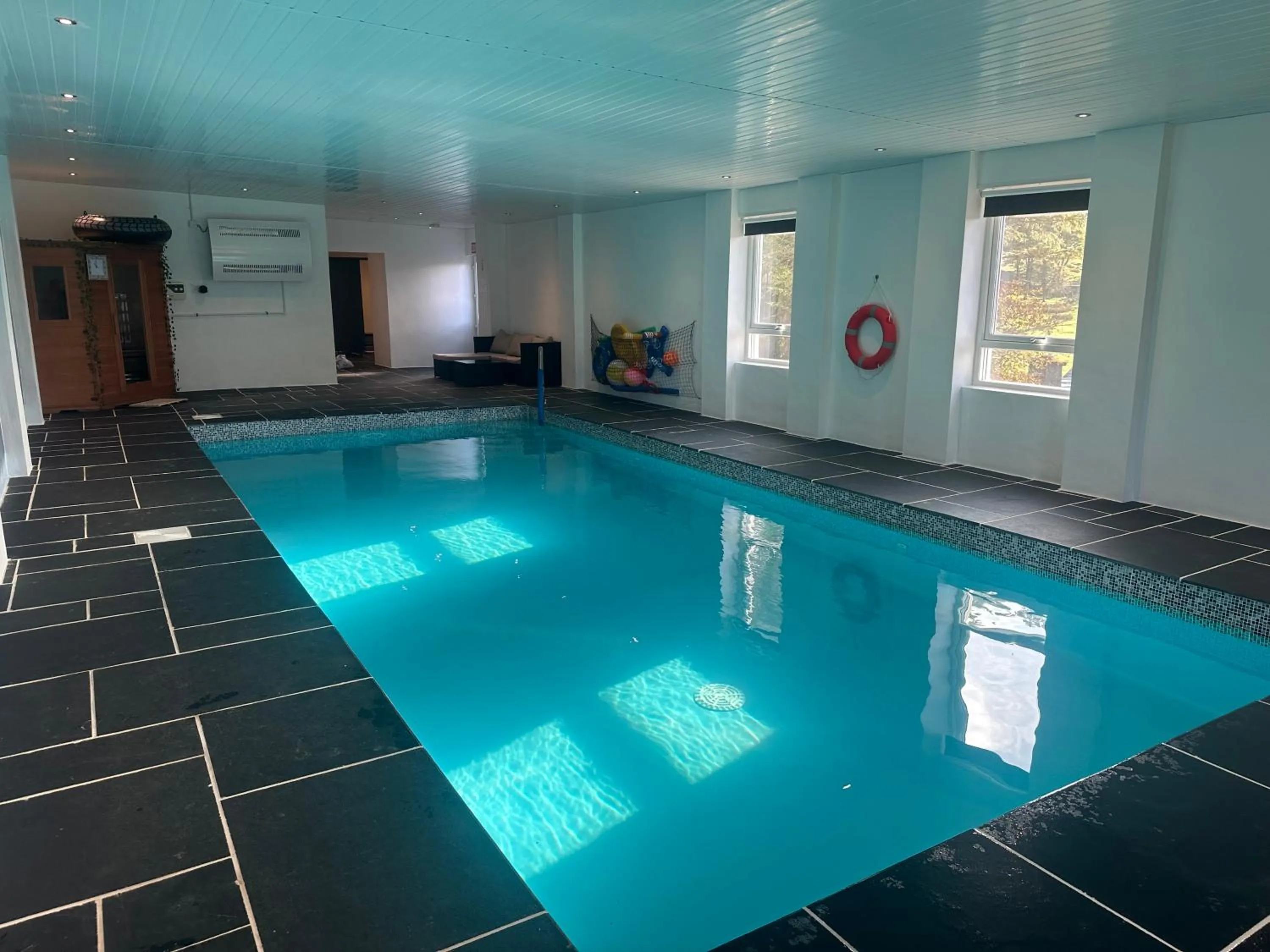 Swimming pool in Belton House Holiday Home