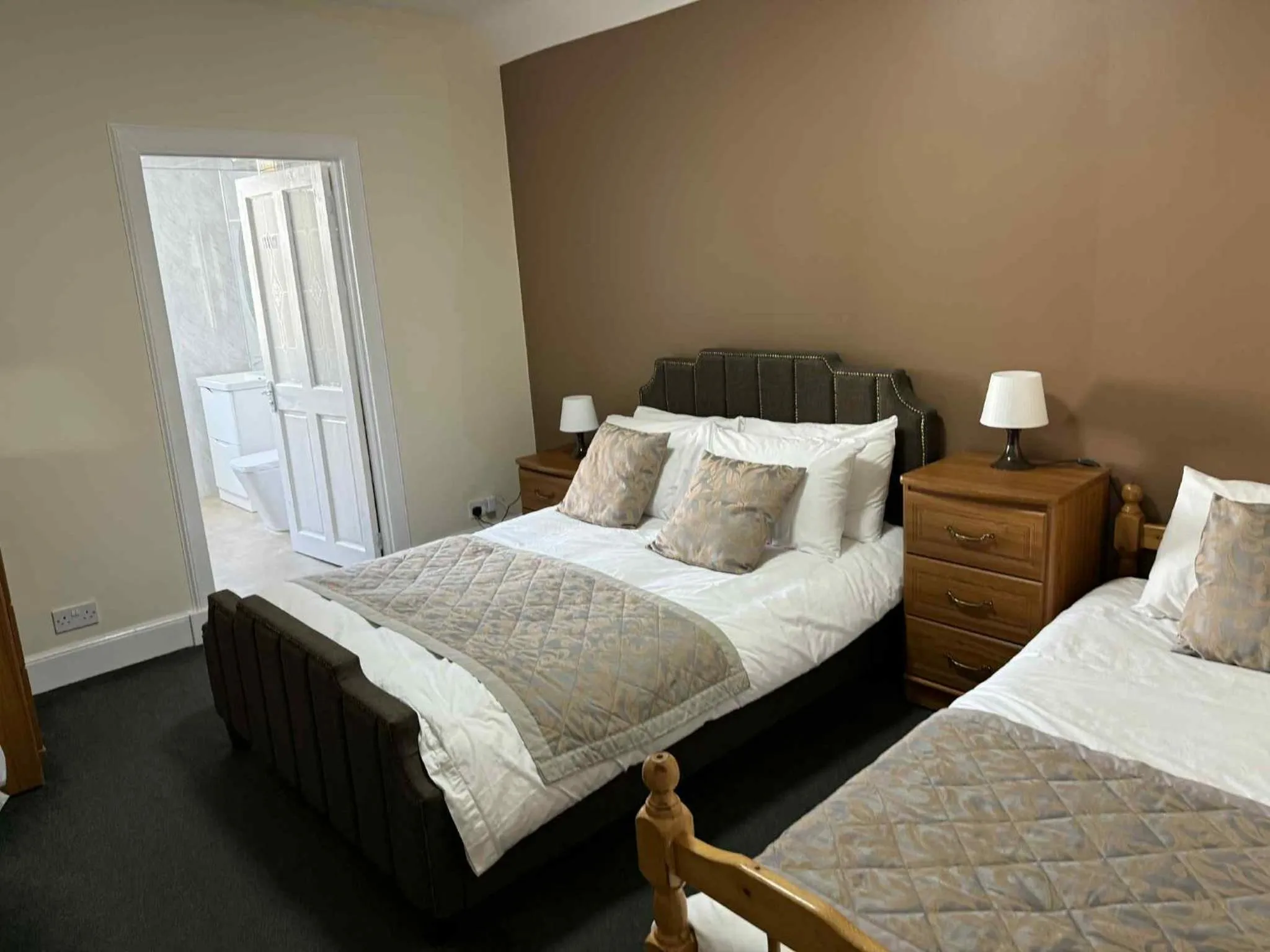 Bed in Belton House Holiday Home