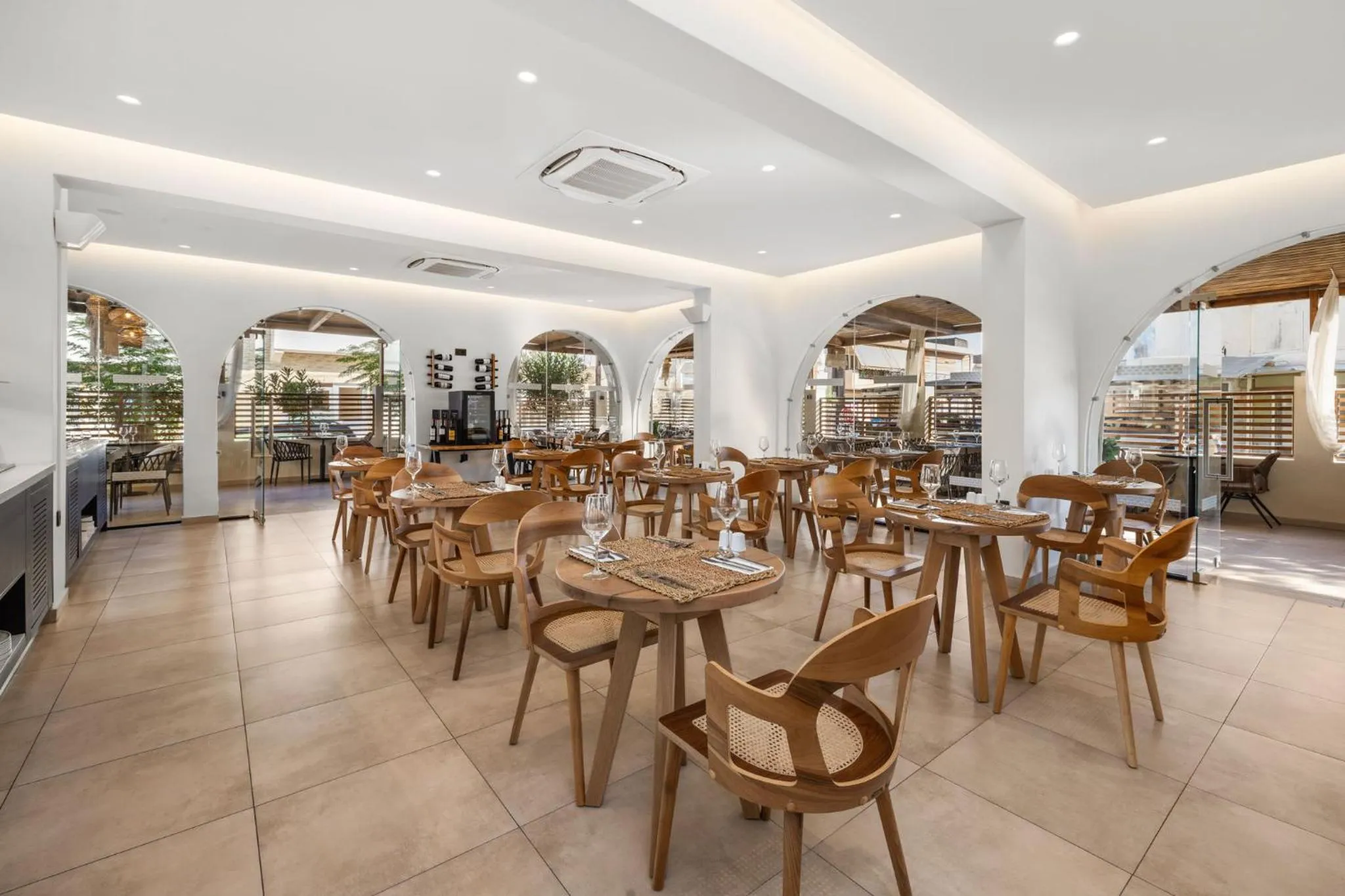 Restaurant/places to eat in Cabana Blu Hotel & Suites