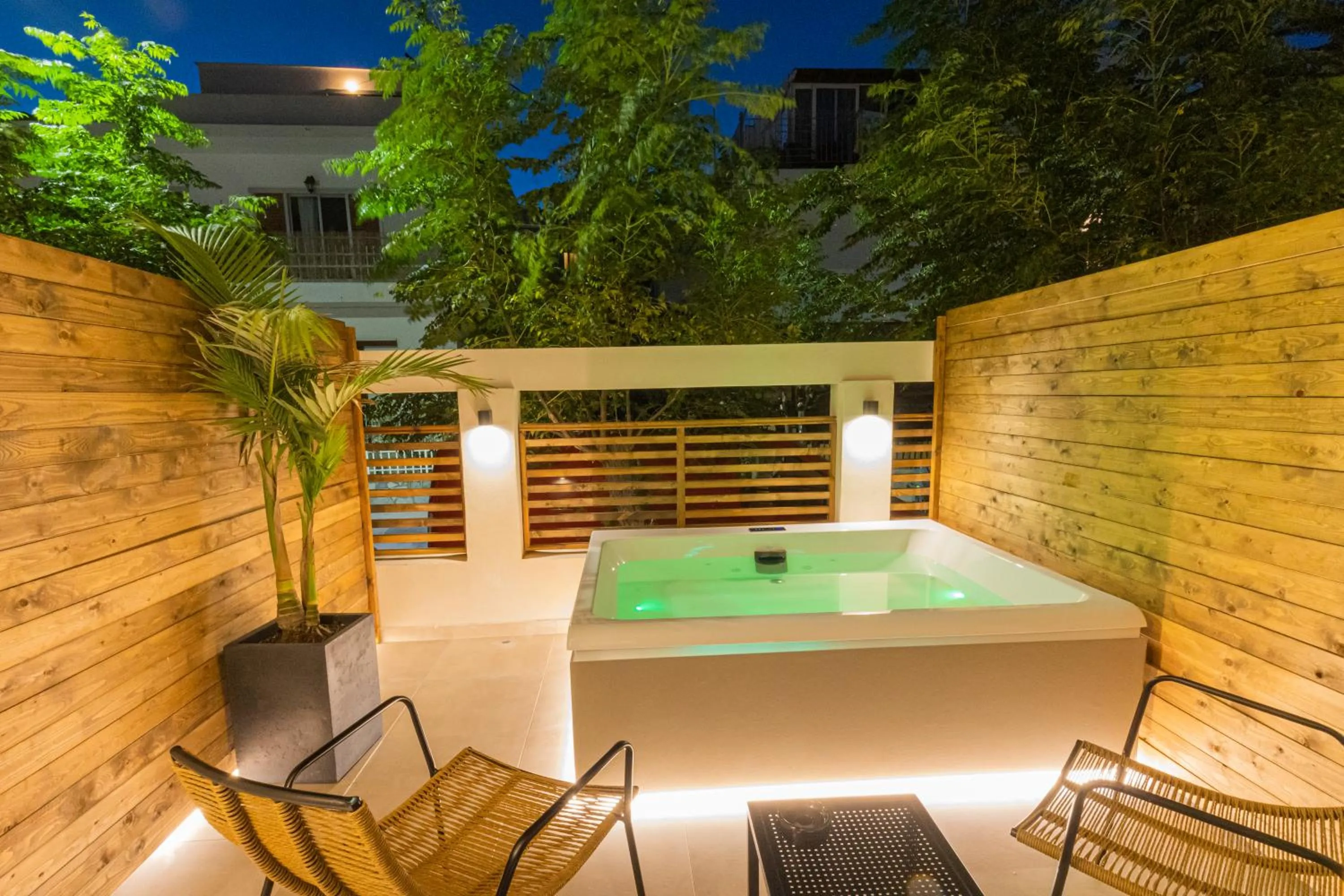 Hot Tub in Cabana Blu Hotel & Suites