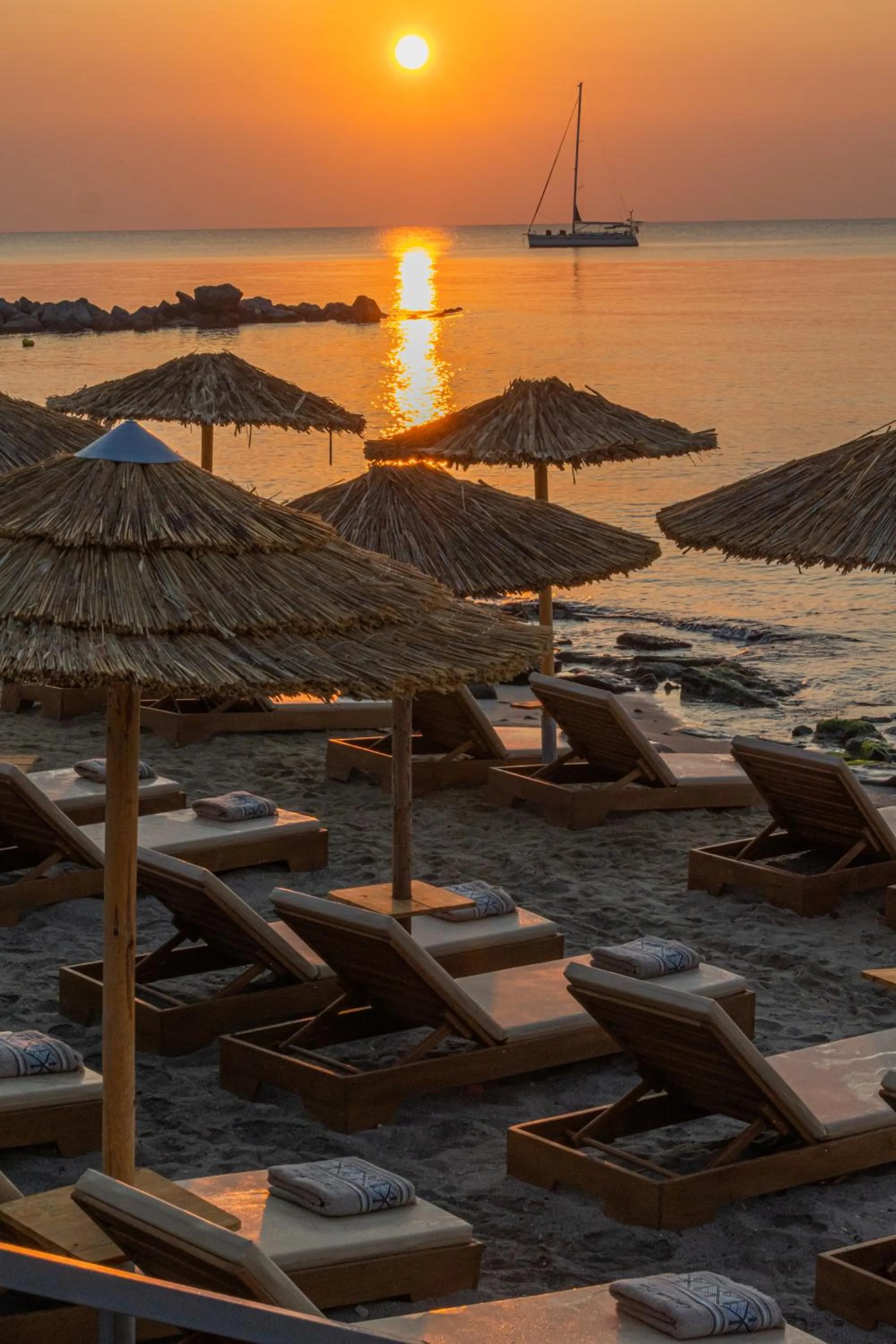 Beach in Cabana Blu Hotel & Suites