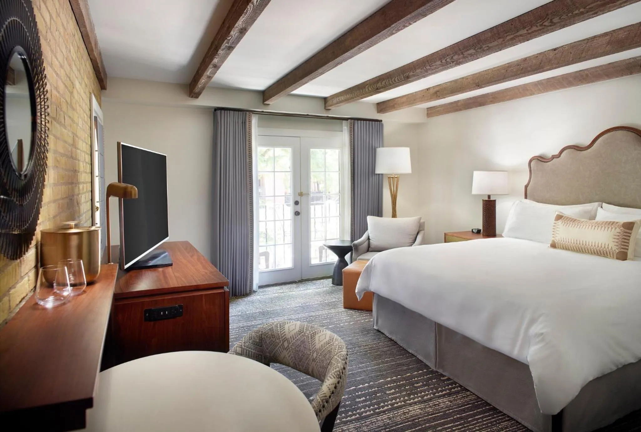 Photo of the whole room, Bed in Omni La Mansion del Rio