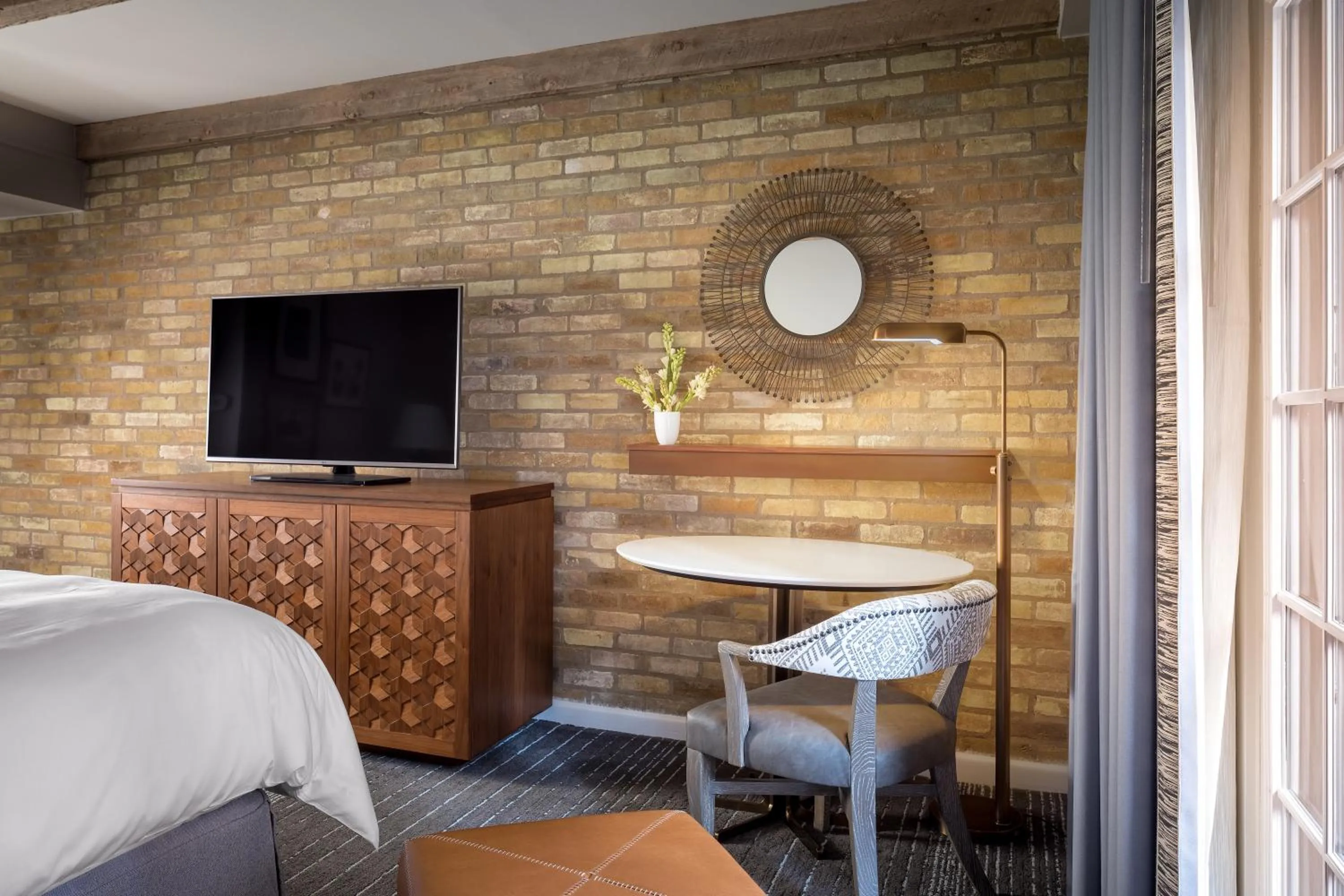 ADA Deluxe Room - 2 Double Beds with Roll-in Shower in Omni La Mansion del Rio