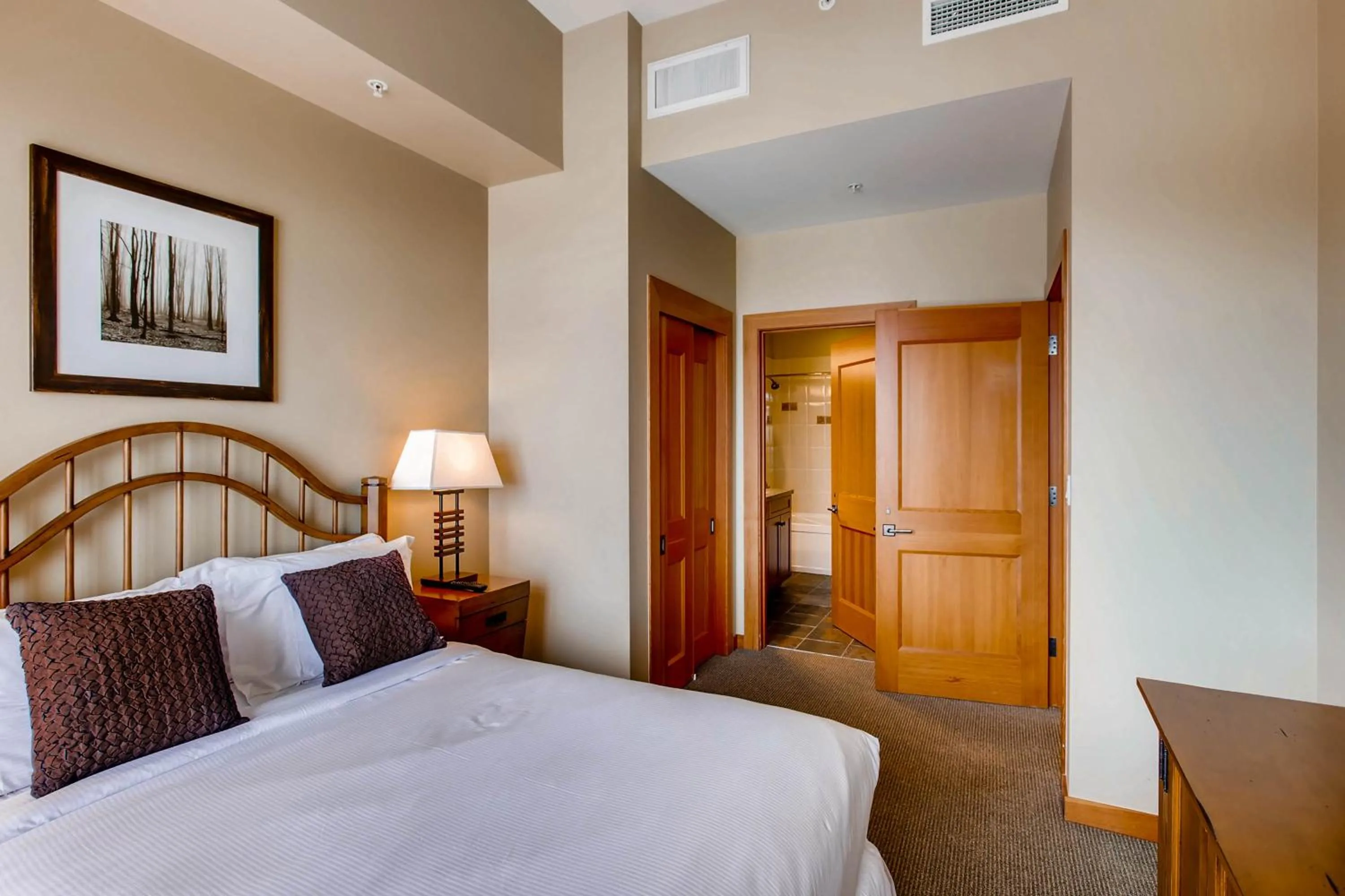 Bedroom in Capitol Peak Lodge, a Destination by Hyatt Residence