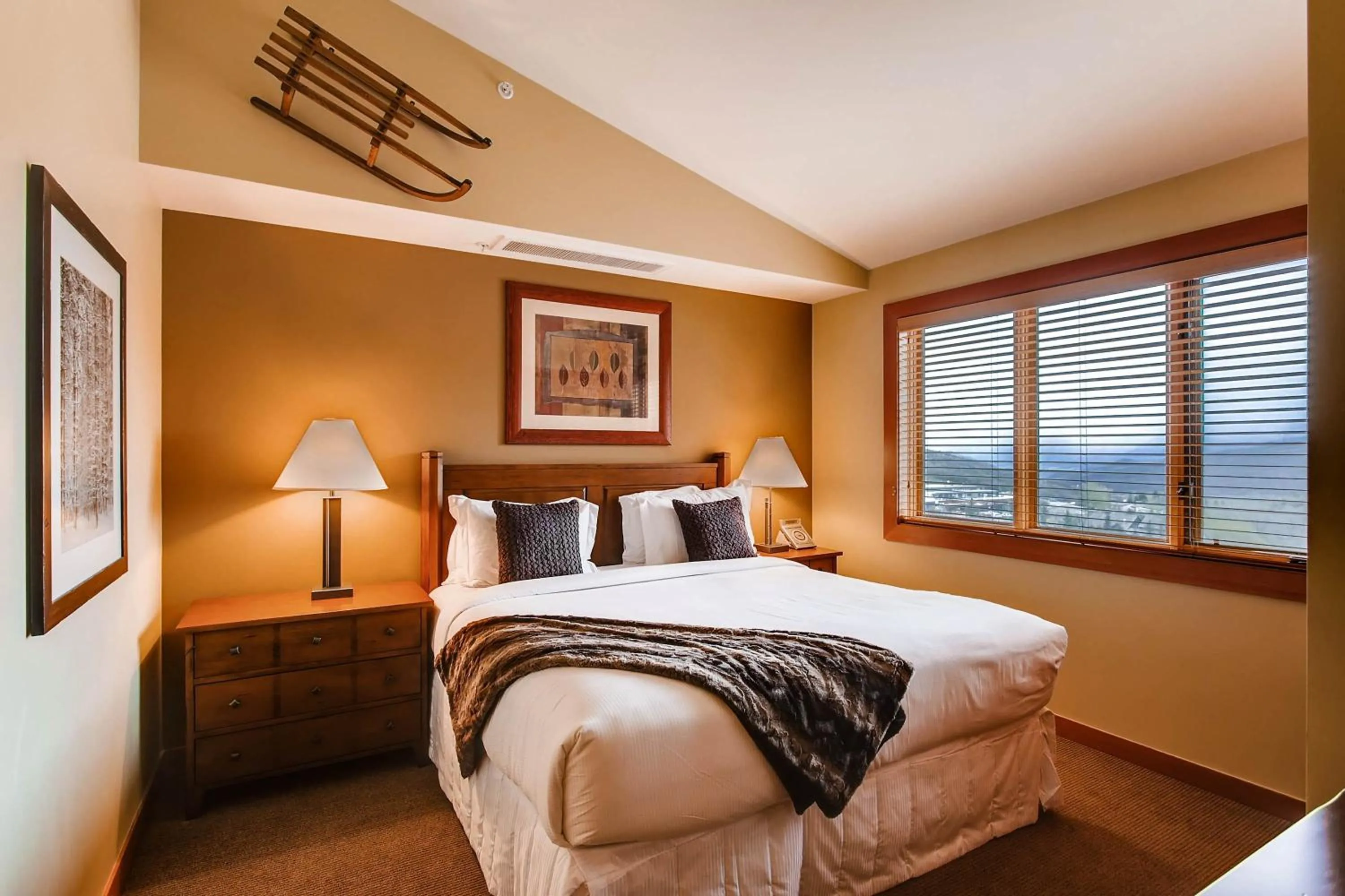 Bedroom in Capitol Peak Lodge, a Destination by Hyatt Residence