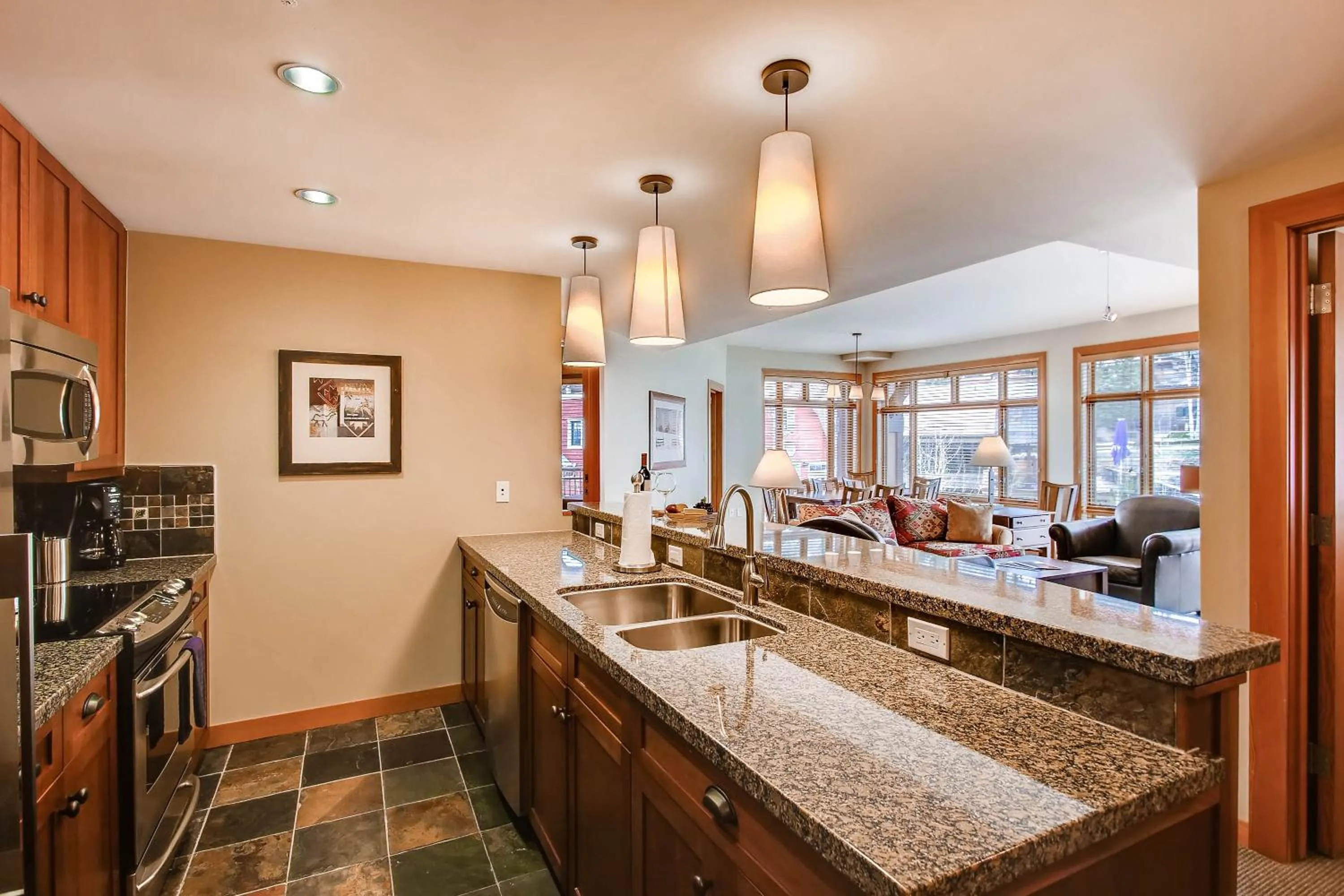 kitchen, Restaurant/Places to Eat in Capitol Peak Lodge, a Destination by Hyatt Residence