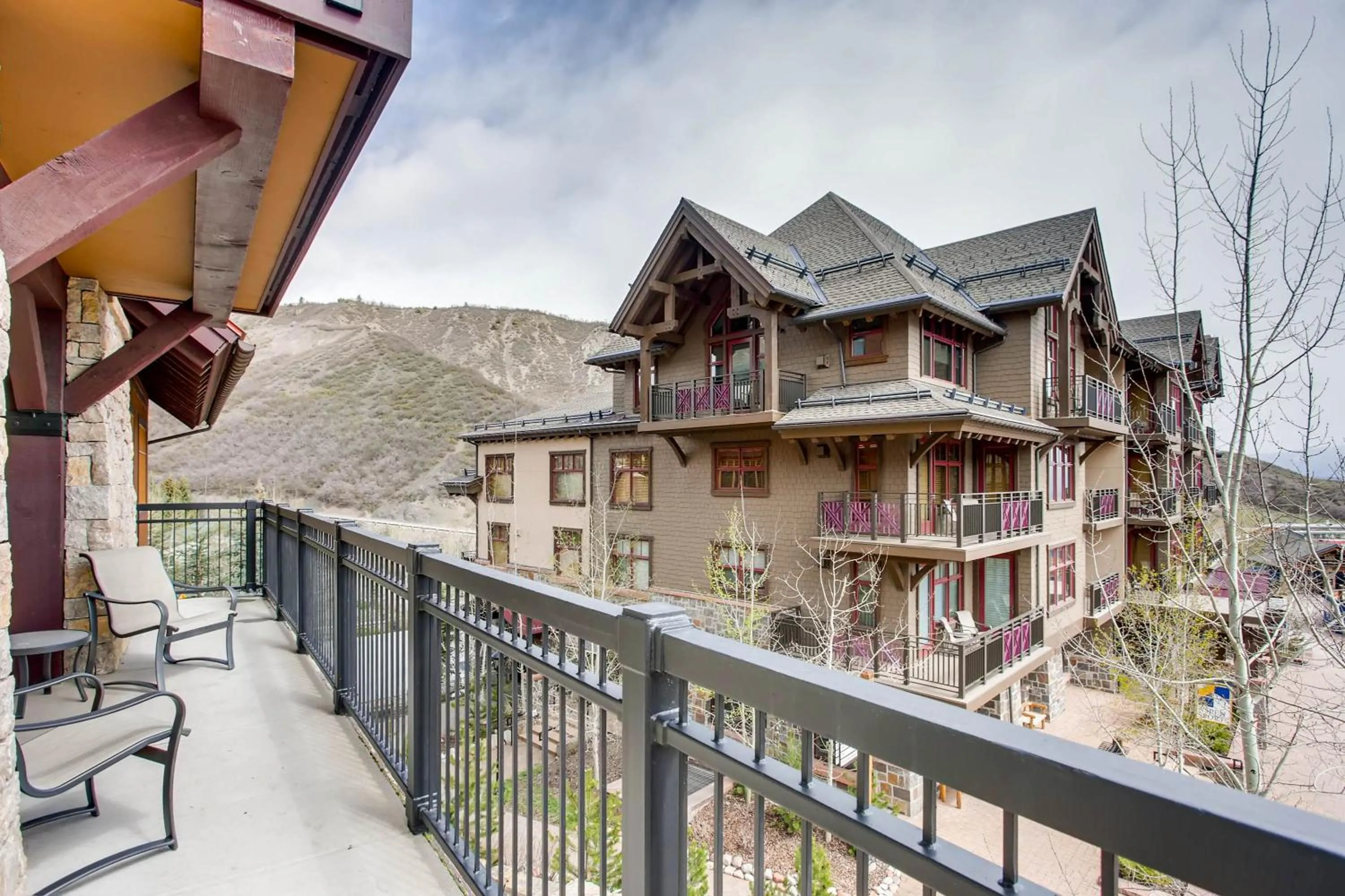 View (from property/room), Balcony/Terrace in Capitol Peak Lodge, a Destination by Hyatt Residence