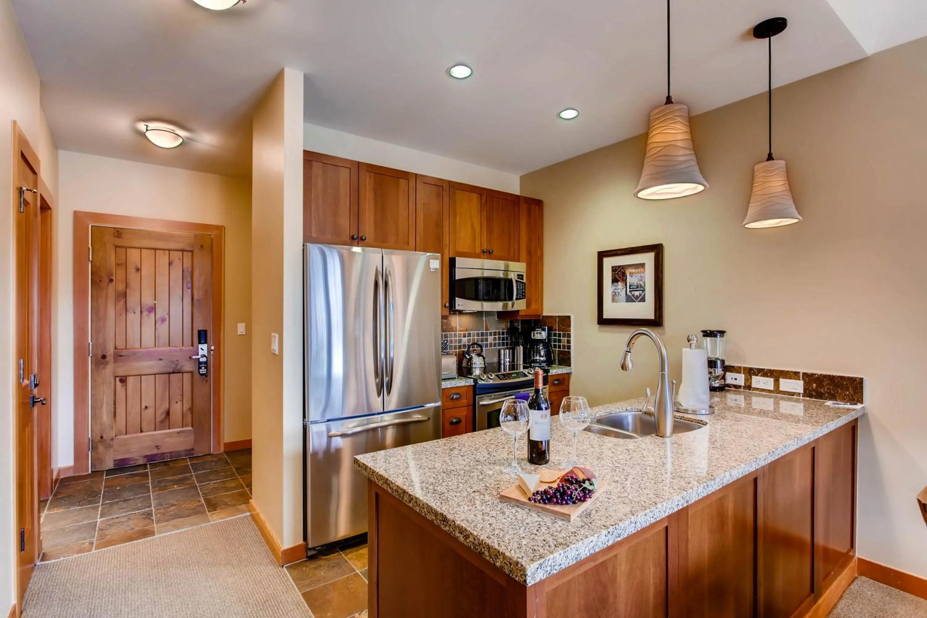 Restaurant/places to eat, Kitchen/Kitchenette in Capitol Peak Lodge, a Destination by Hyatt Residence