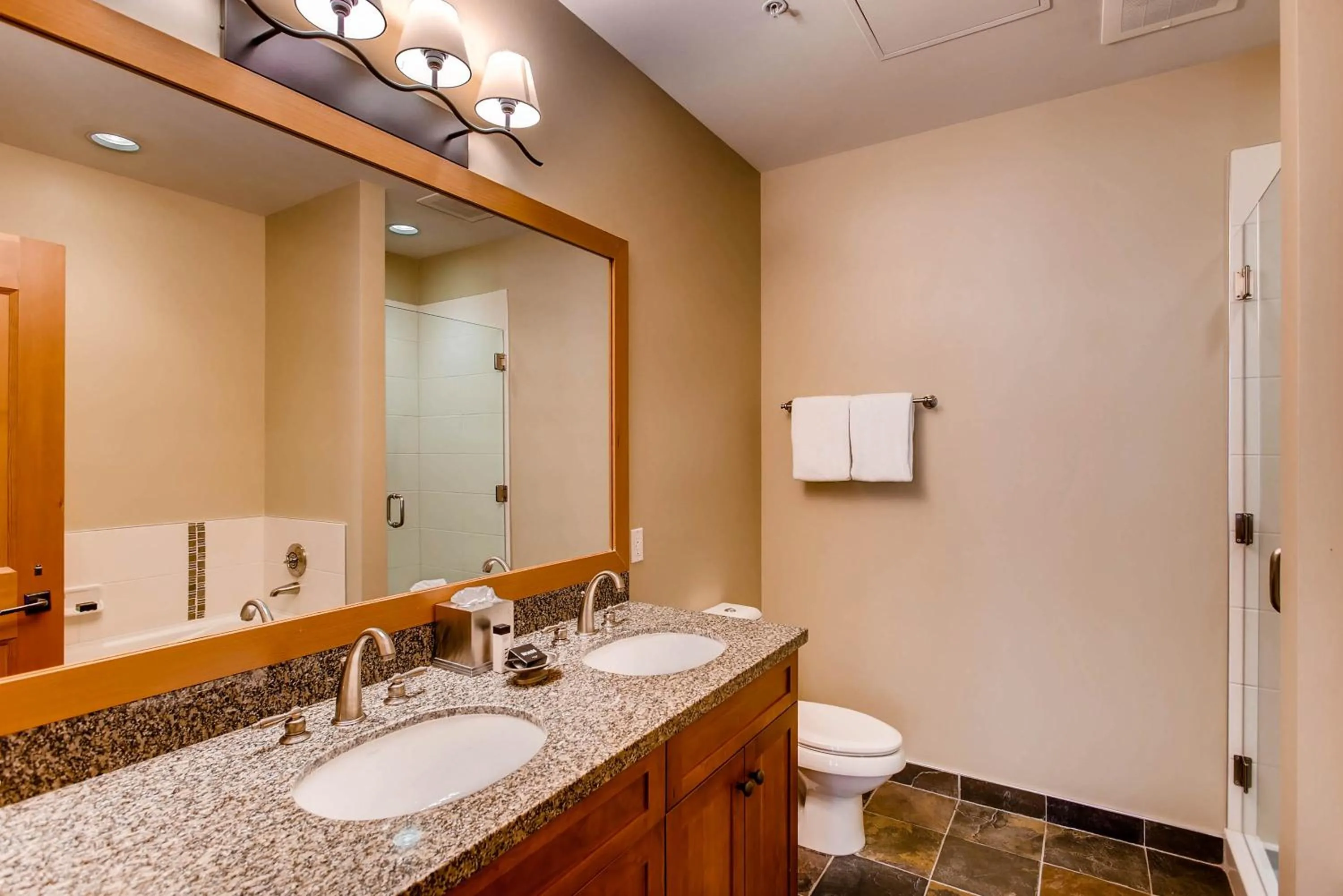 Bathroom in Capitol Peak Lodge, a Destination by Hyatt Residence