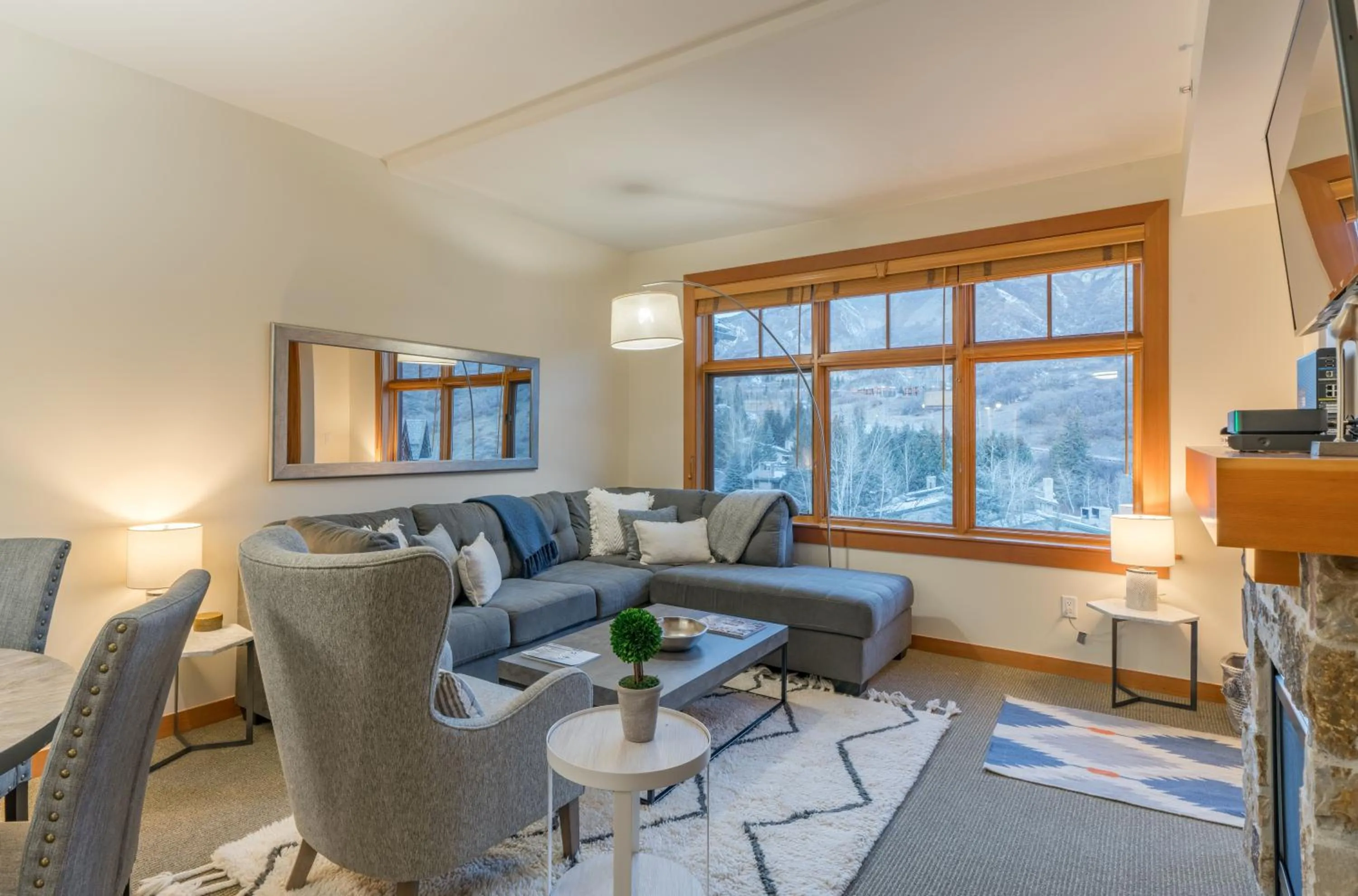 Living room, Seating Area in Capitol Peak Lodge, a Destination by Hyatt Residence