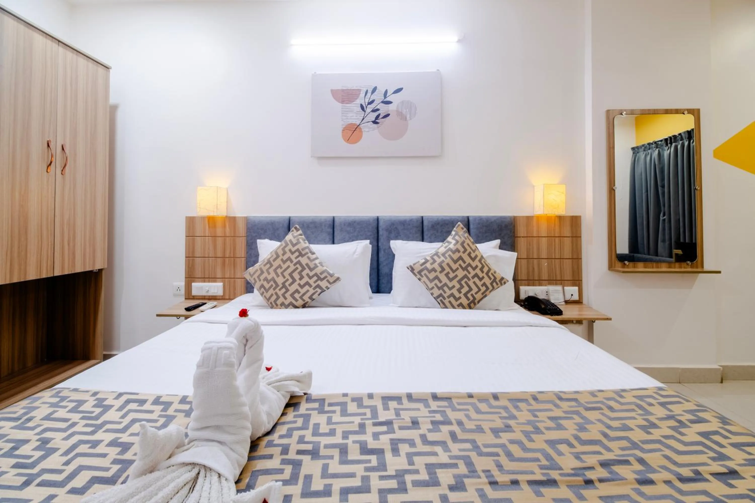 Bed in Hotel Seasons Inn