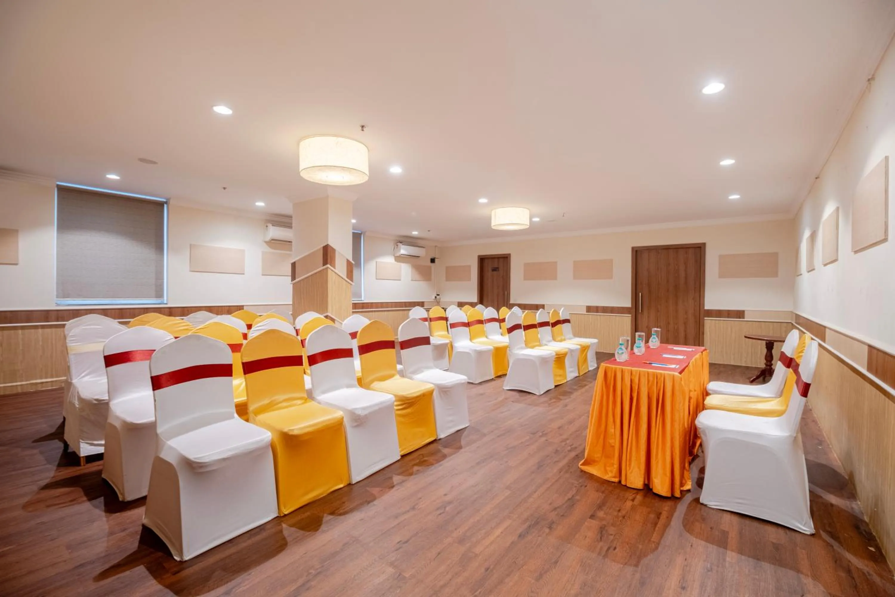 Meeting/conference room in Hotel Seasons Inn