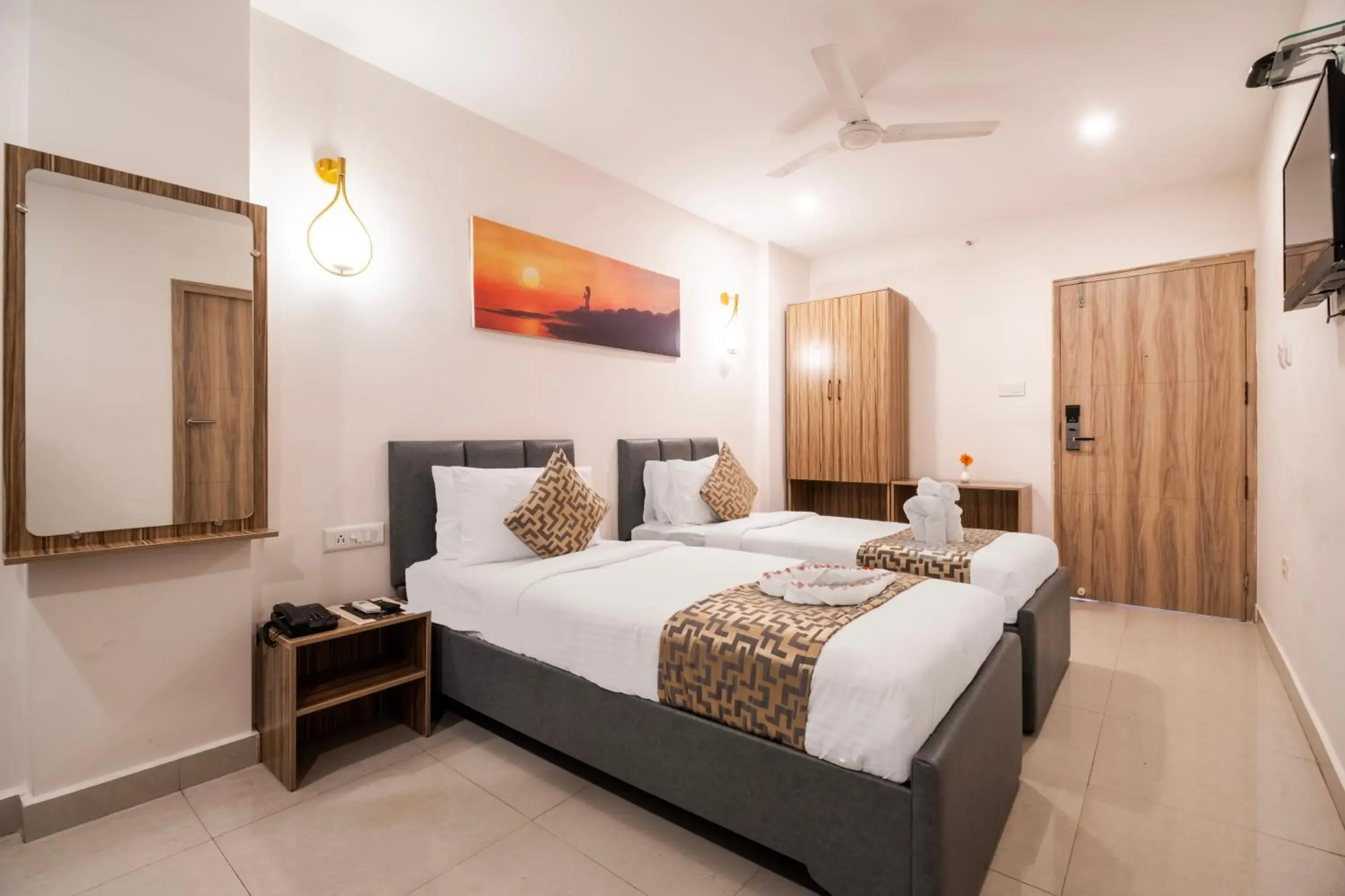 Deluxe Room - single occupancy in Hotel Seasons Inn Deluxe Room - single occupancy in Hotel Seasons Inn