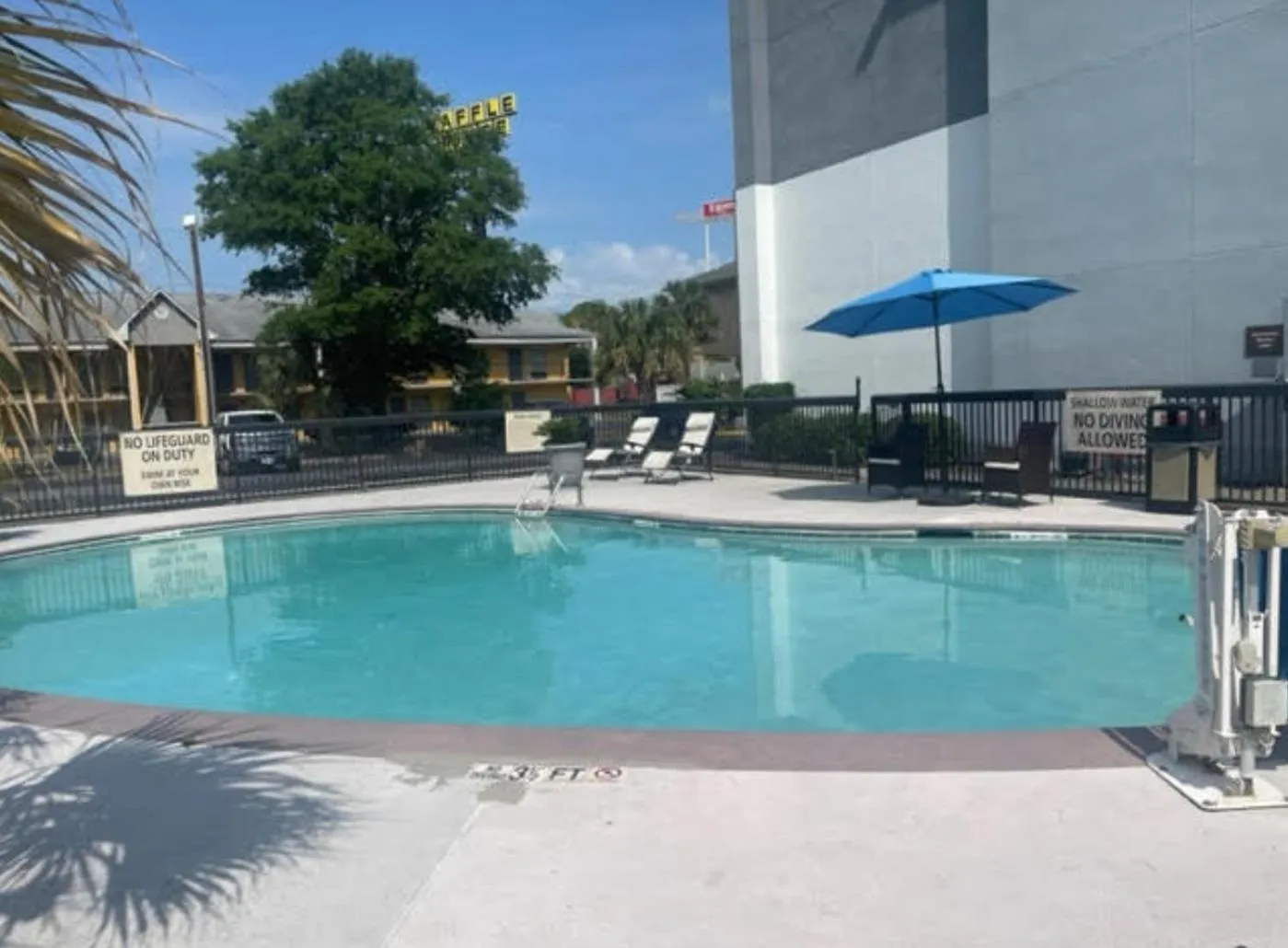 Swimming pool in Wingate by Wyndham Charleston Coliseum
