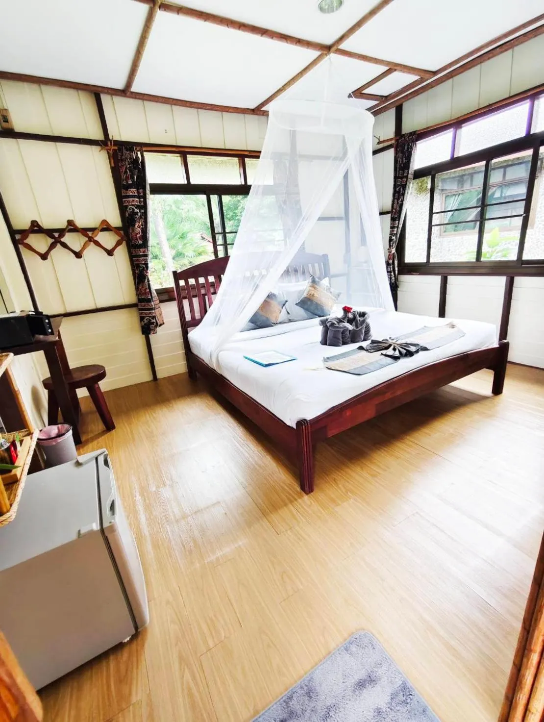 Bed in Khao Sok River & Jungle Resort