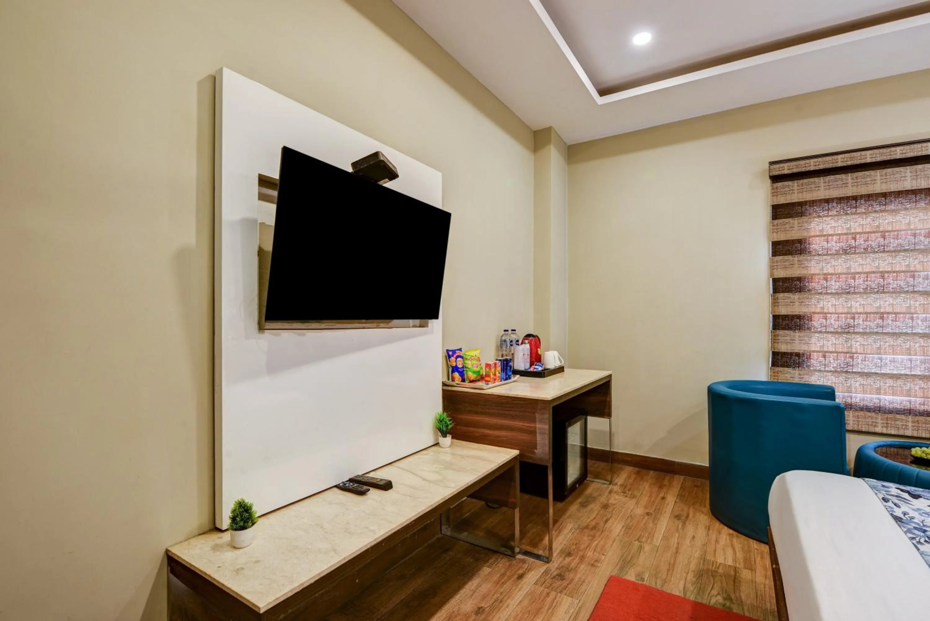 TV and multimedia in The IVY Grand Hotel - 5 Minutes from Connaught Place and New Delhi Railway Station With Free Secured Parking