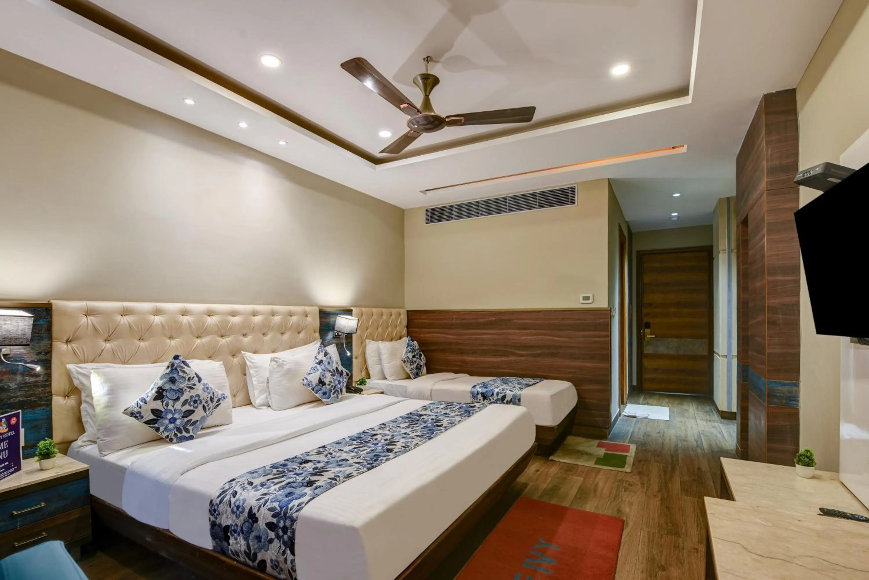 Bed in The IVY Grand Hotel - 5 Minutes from Connaught Place and New Delhi Railway Station With Free Secured Parking