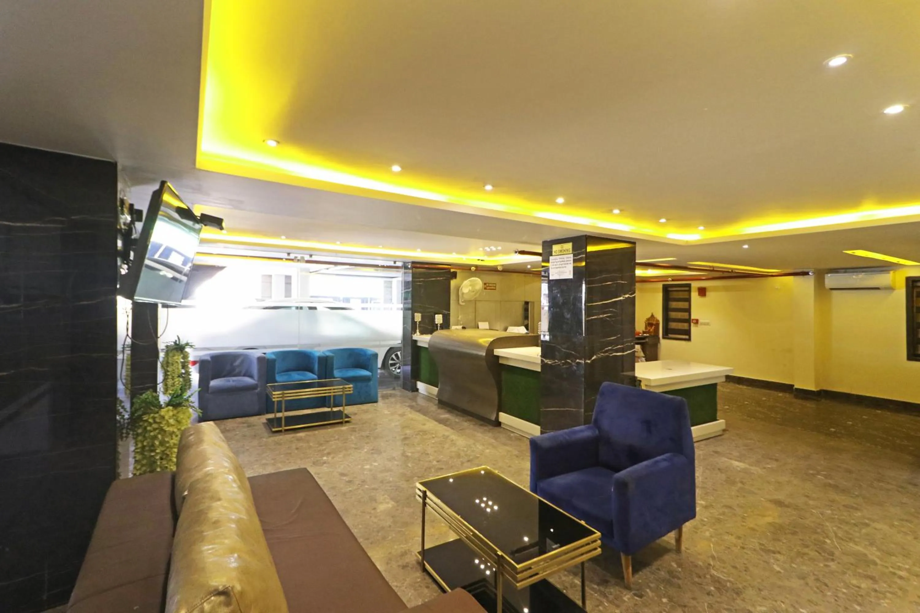 TV and multimedia in The IVY Grand Hotel - 5 Minutes from Connaught Place and New Delhi Railway Station With Free Secured Parking