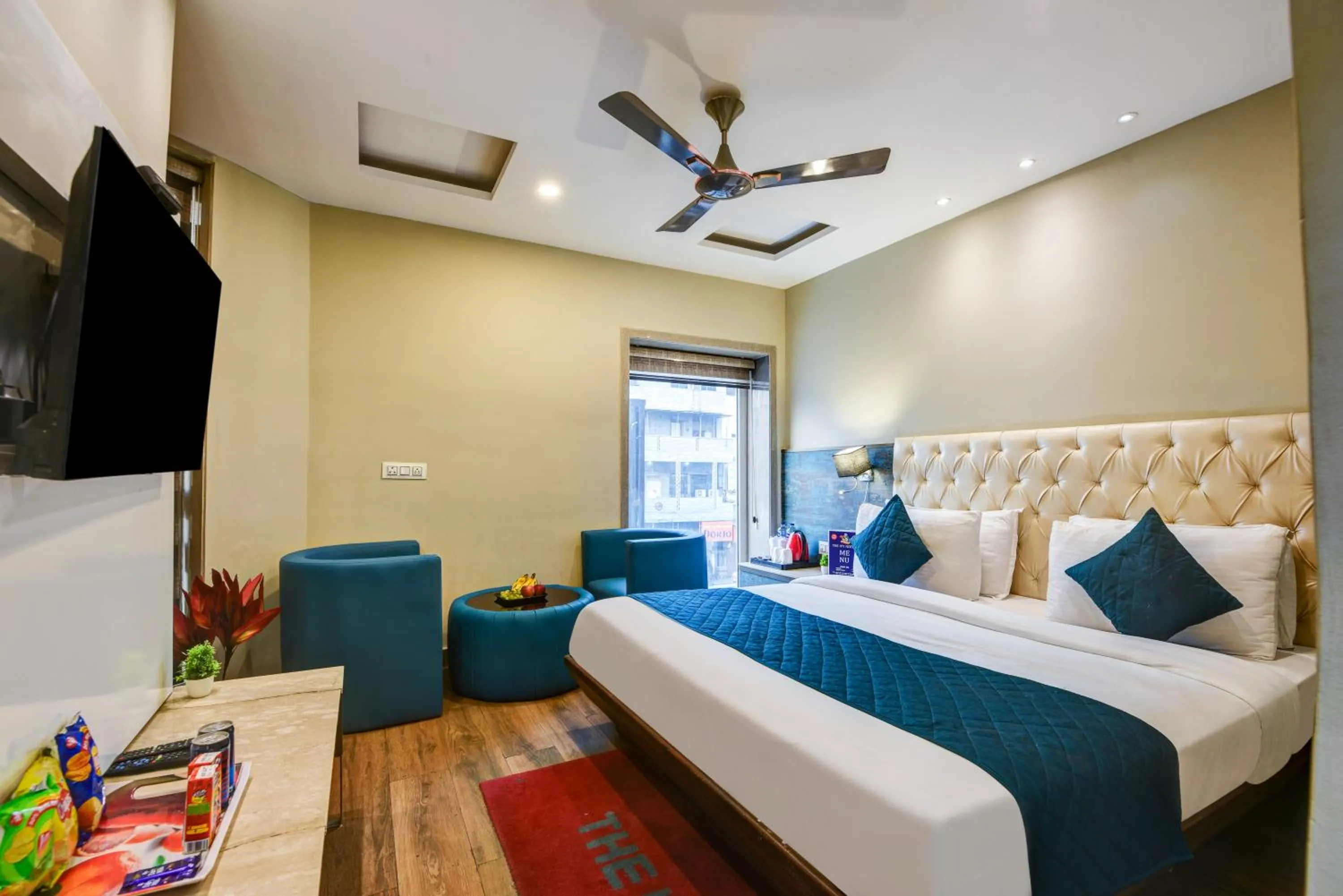Living room, Bed in The IVY Grand Hotel - 5 Minutes from Connaught Place and New Delhi Railway Station With Free Secured Parking