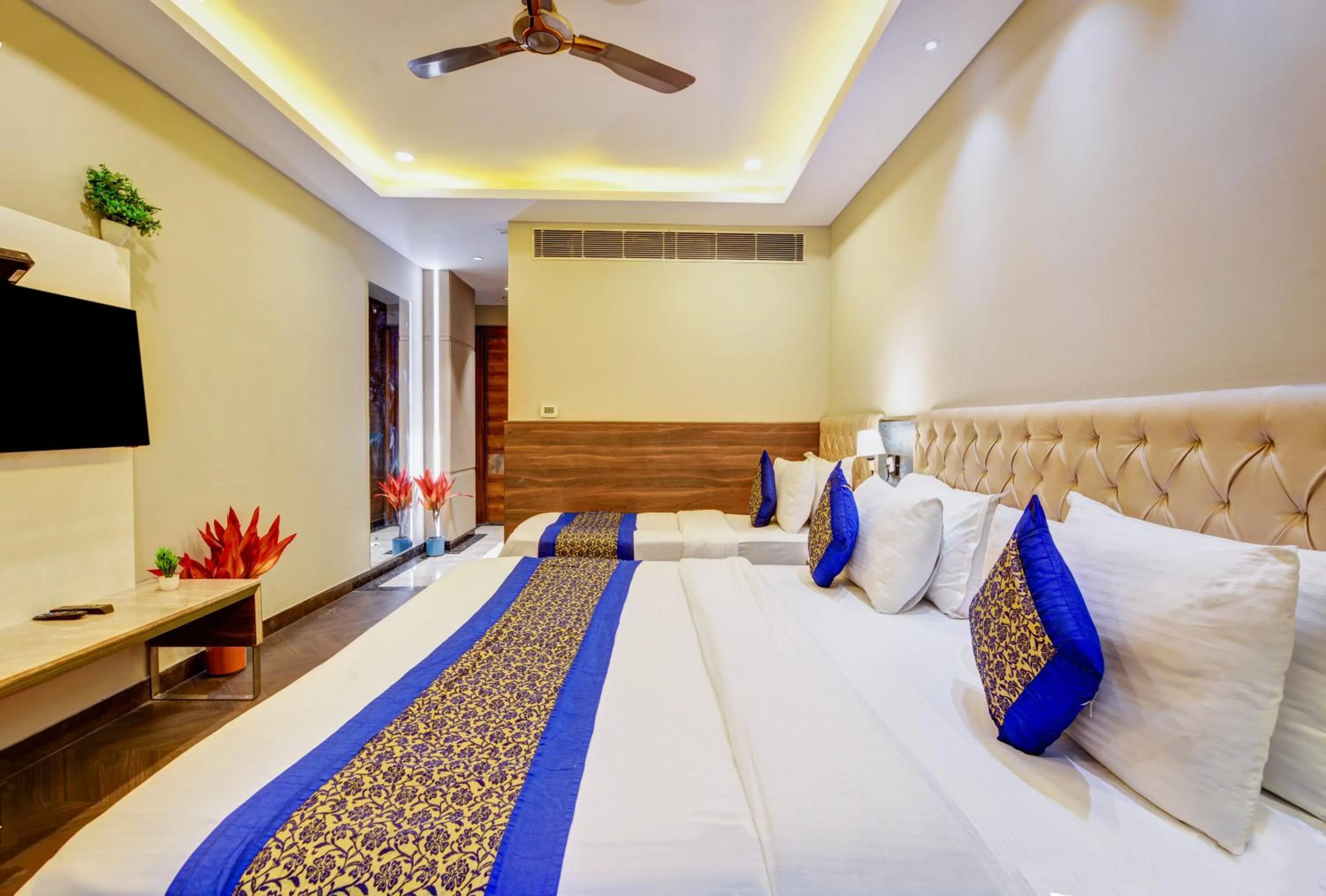 Bed in The IVY Grand Hotel - 5 Minutes from Connaught Place and New Delhi Railway Station With Free Secured Parking