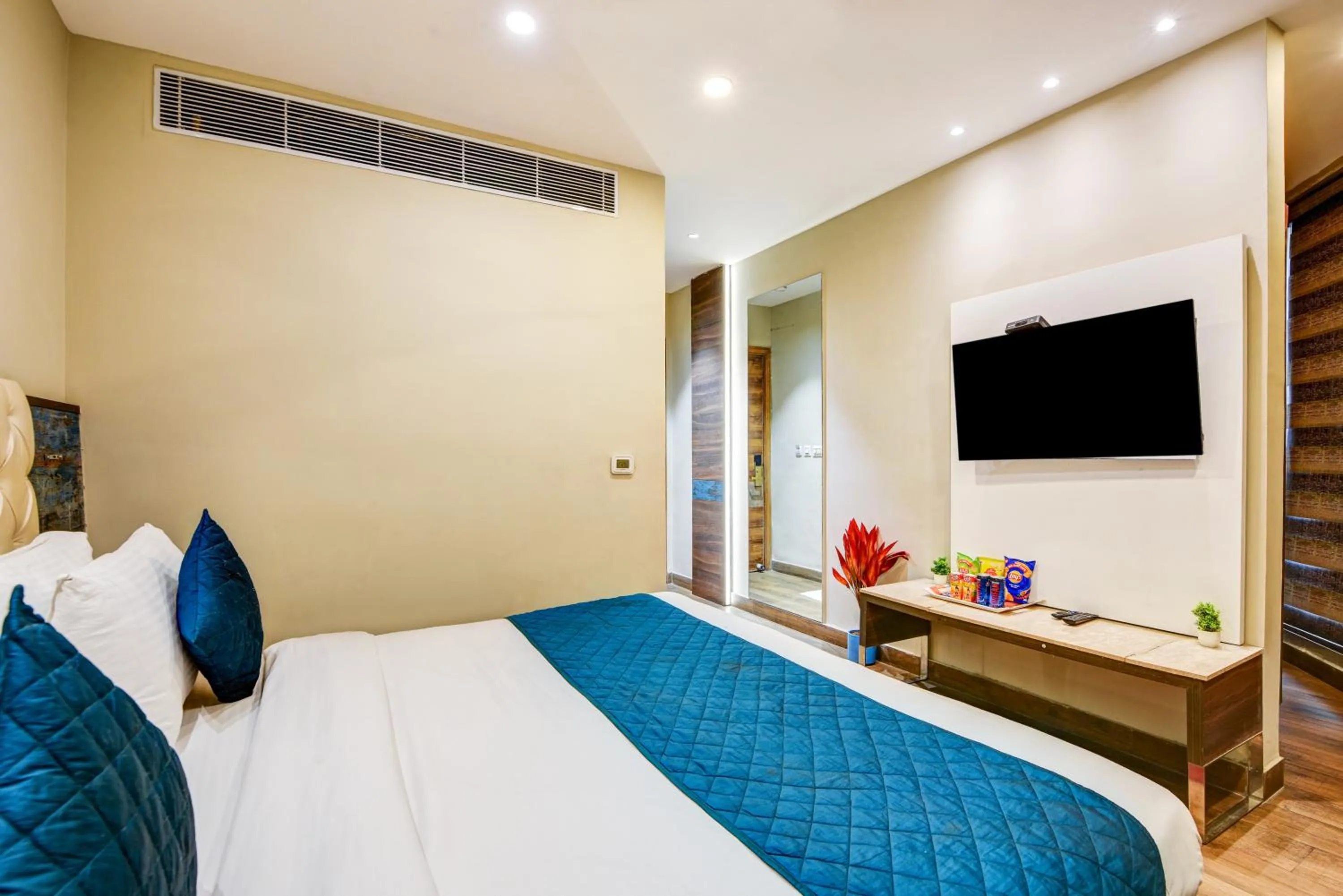 Bed in The IVY Grand Hotel - 5 Minutes from Connaught Place and New Delhi Railway Station With Free Secured Parking